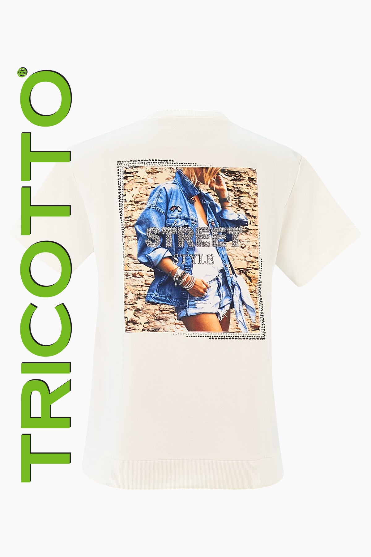 Tricotto Off-white-blue Sweater with patch pockets and back sequin fashion print detail