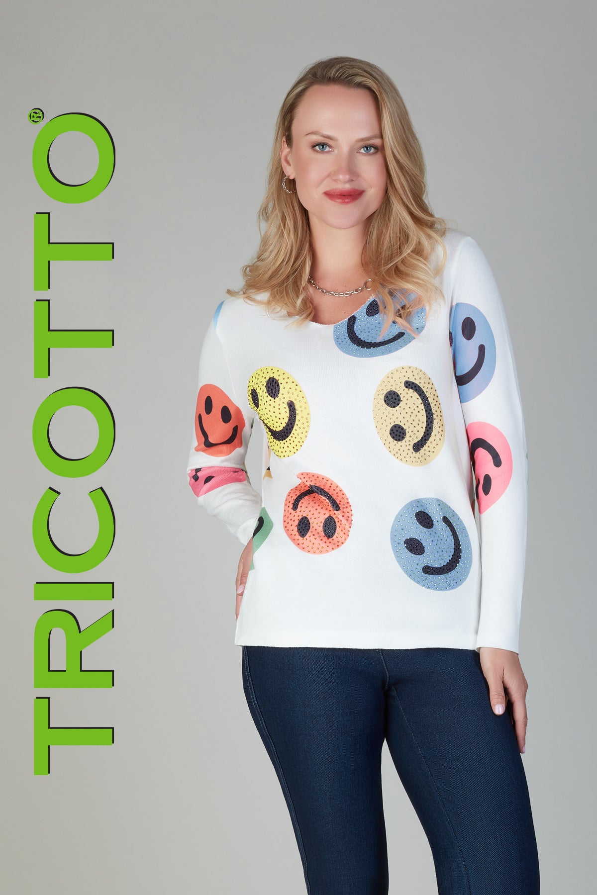 Tricotto Off white sweater with sequin multi colored heart detail
