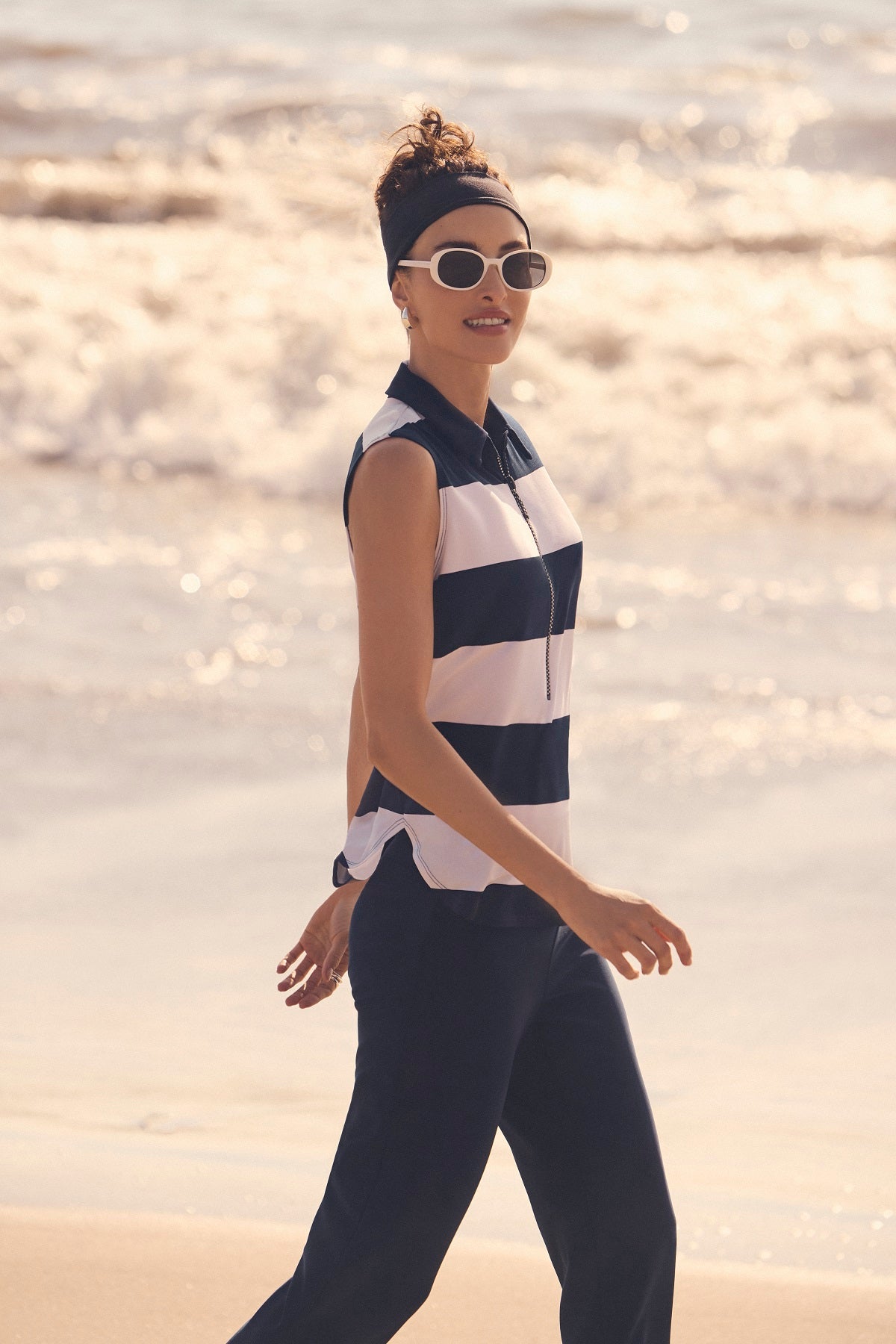 Frank Lyman Navy white sleeveless blouse with embellished zipper detail