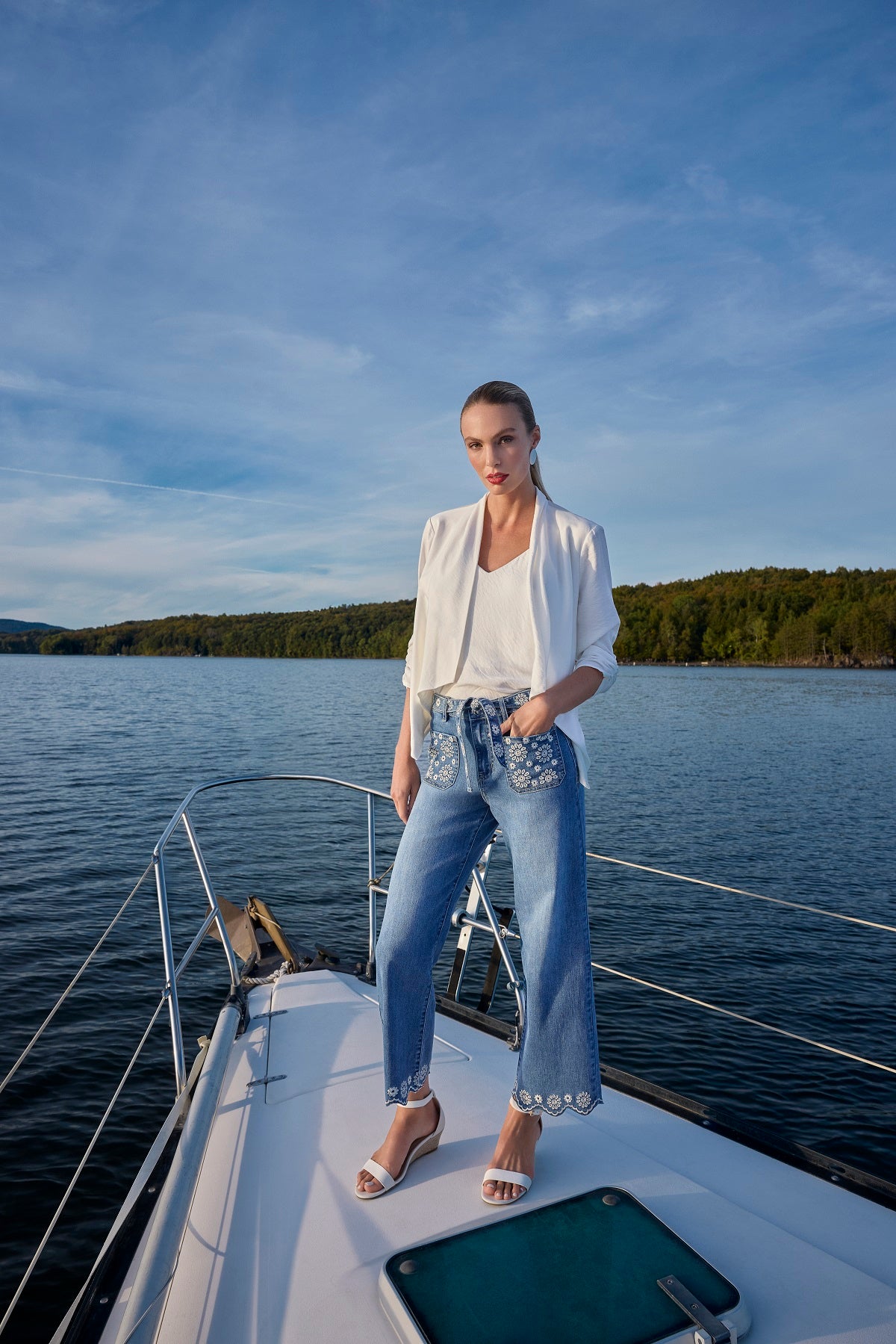 Trendy Mid rise cropped wide leg jeans with print detail