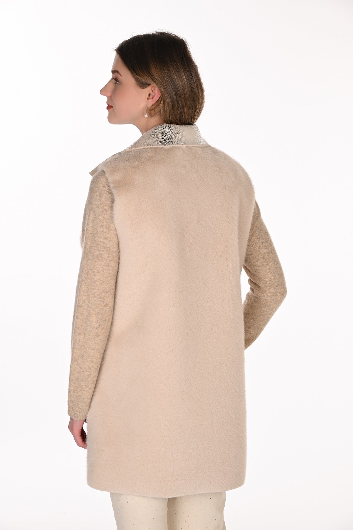 Gilet réversible style drapé en faux suède, fabriqué au Canada. Frank Lyman 263104