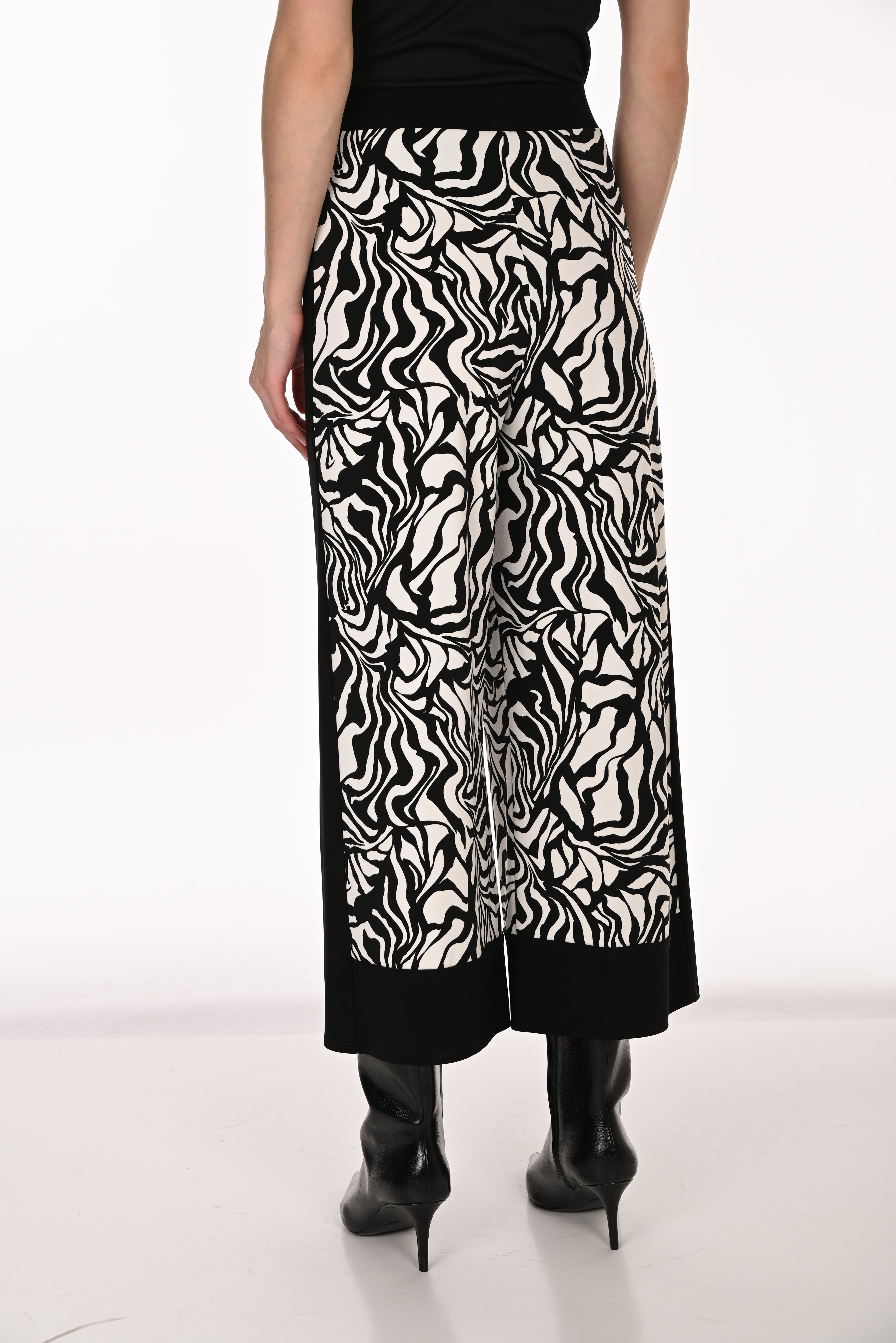 Made In Canada All Season Silky Knit Crop Pant. Frank Lyman 263175