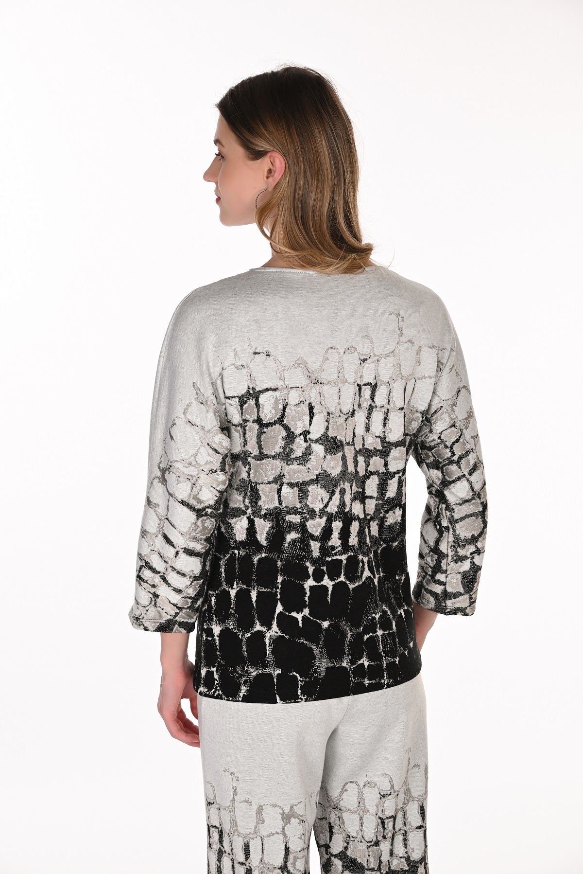 Textured Knit Sweater With Embellished Front Zipper. Frank Lyman 263246