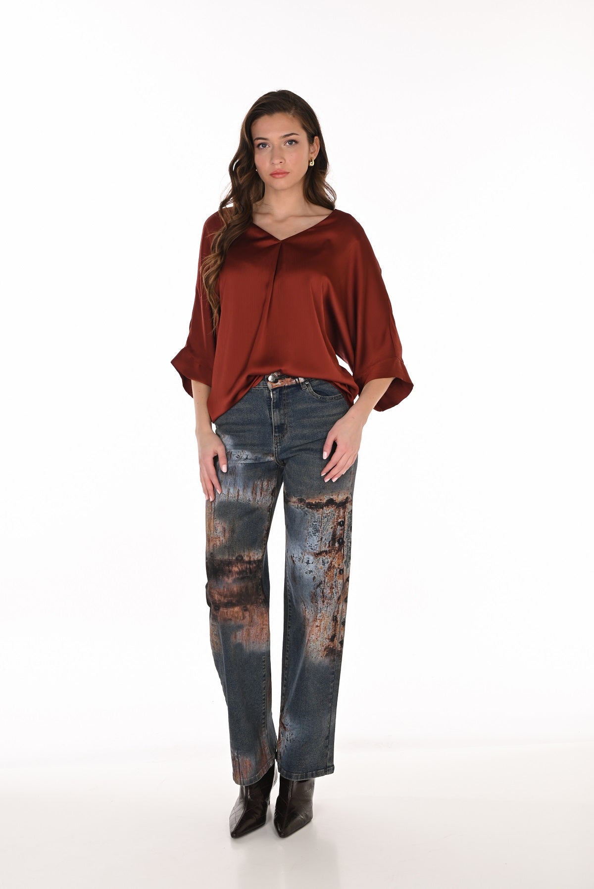 Jean large déchiré de qualité supérieure avec détails imprimés. Frank Lyman 263743