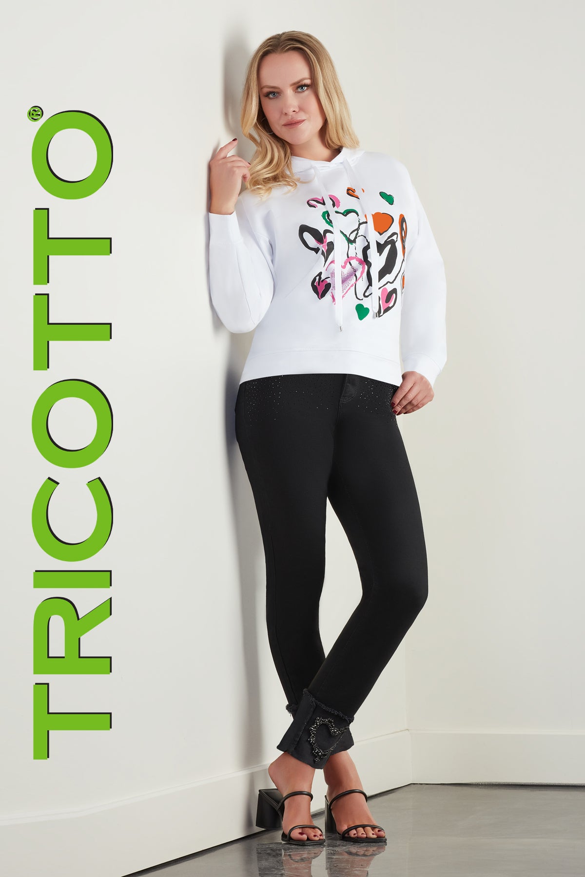 Tricotto White Hoodie Sweater With Sequin Heart Print on Front