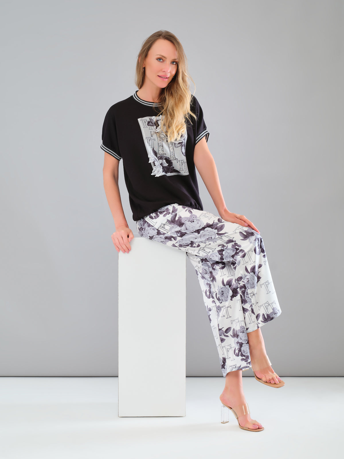 Stylish lack print top with sequin detail on front