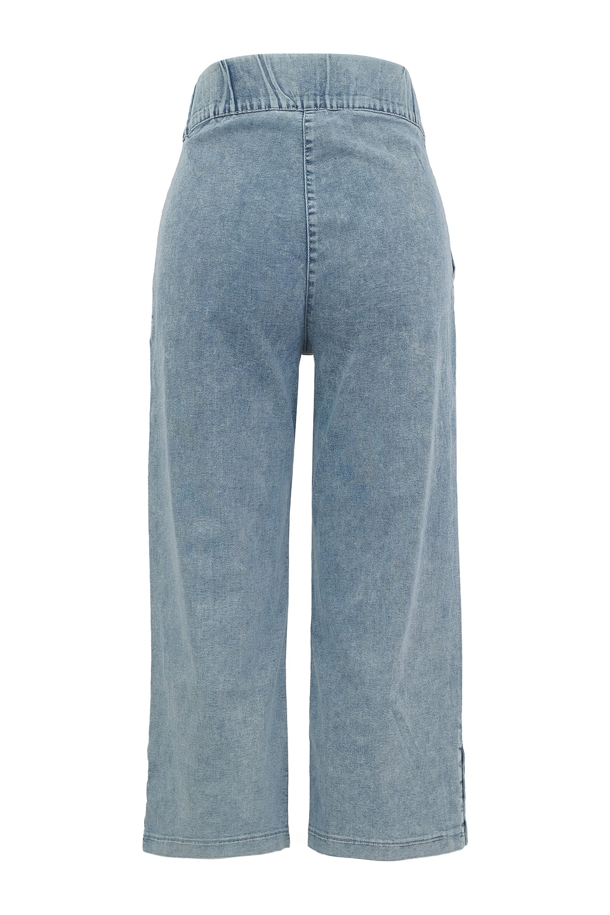 Jeans courts amples en maille douce de qualité supérieure. Tricotto Style 56259