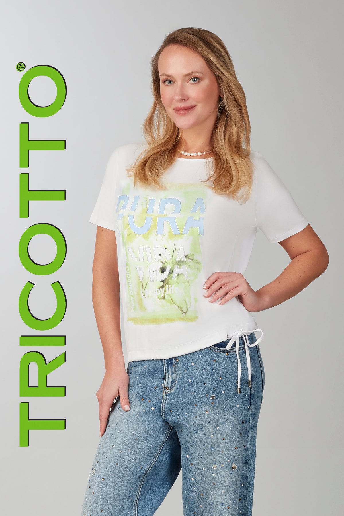 Tricotto white t-shirt with front print detail