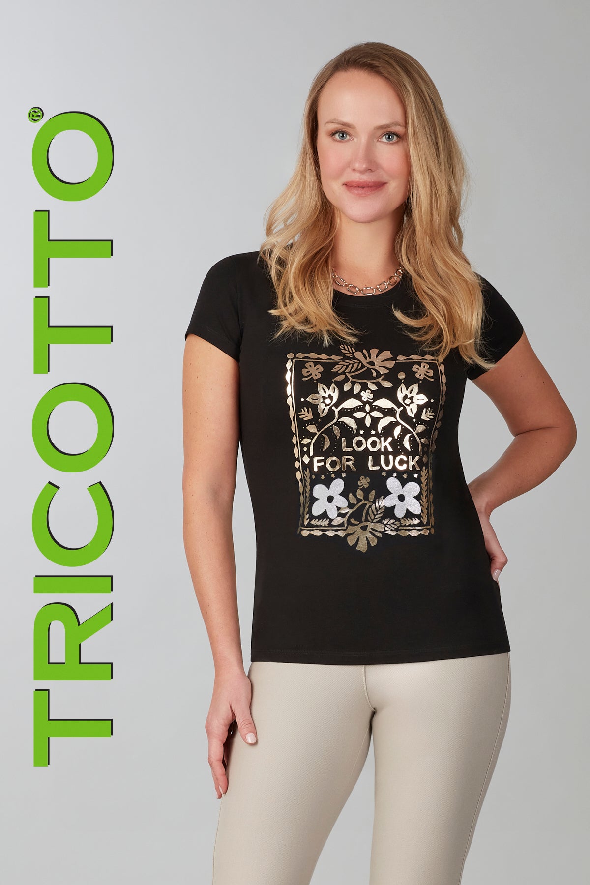 Tricotto Black t-shirt with front gold print detail