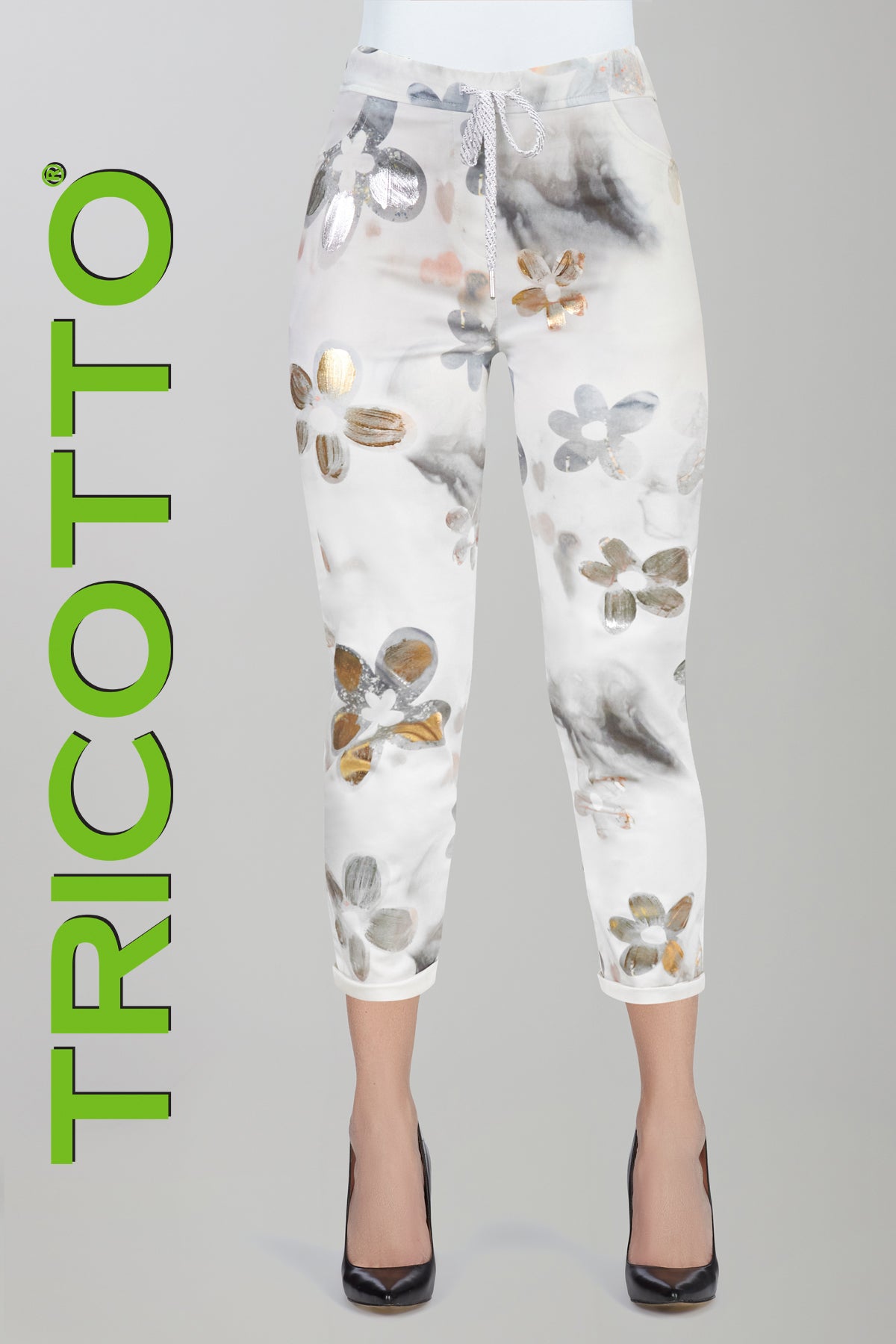 Tricotto pull on silver floral print pant with pockets and drawstring detail.