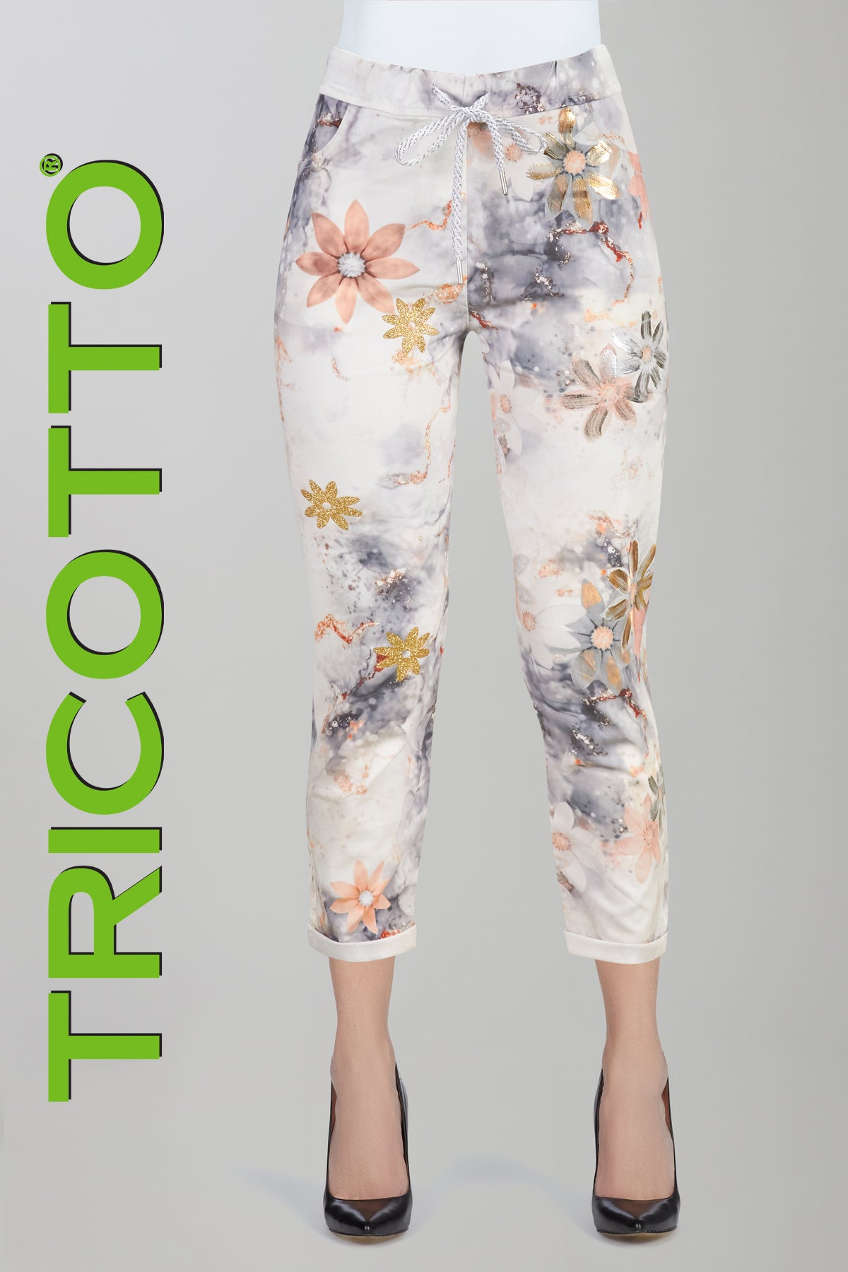 Tricotto crop length grey pink printed pant with pull on waistband.