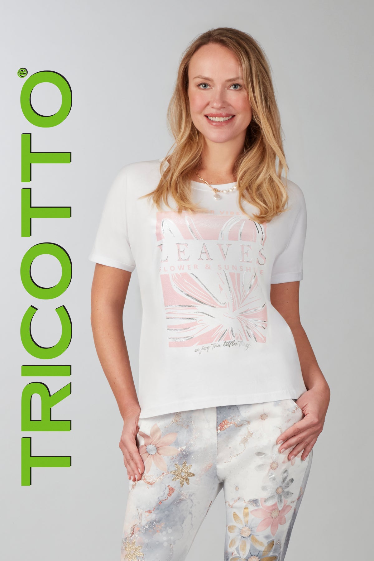 Tricotto white t-shirt with front pink print