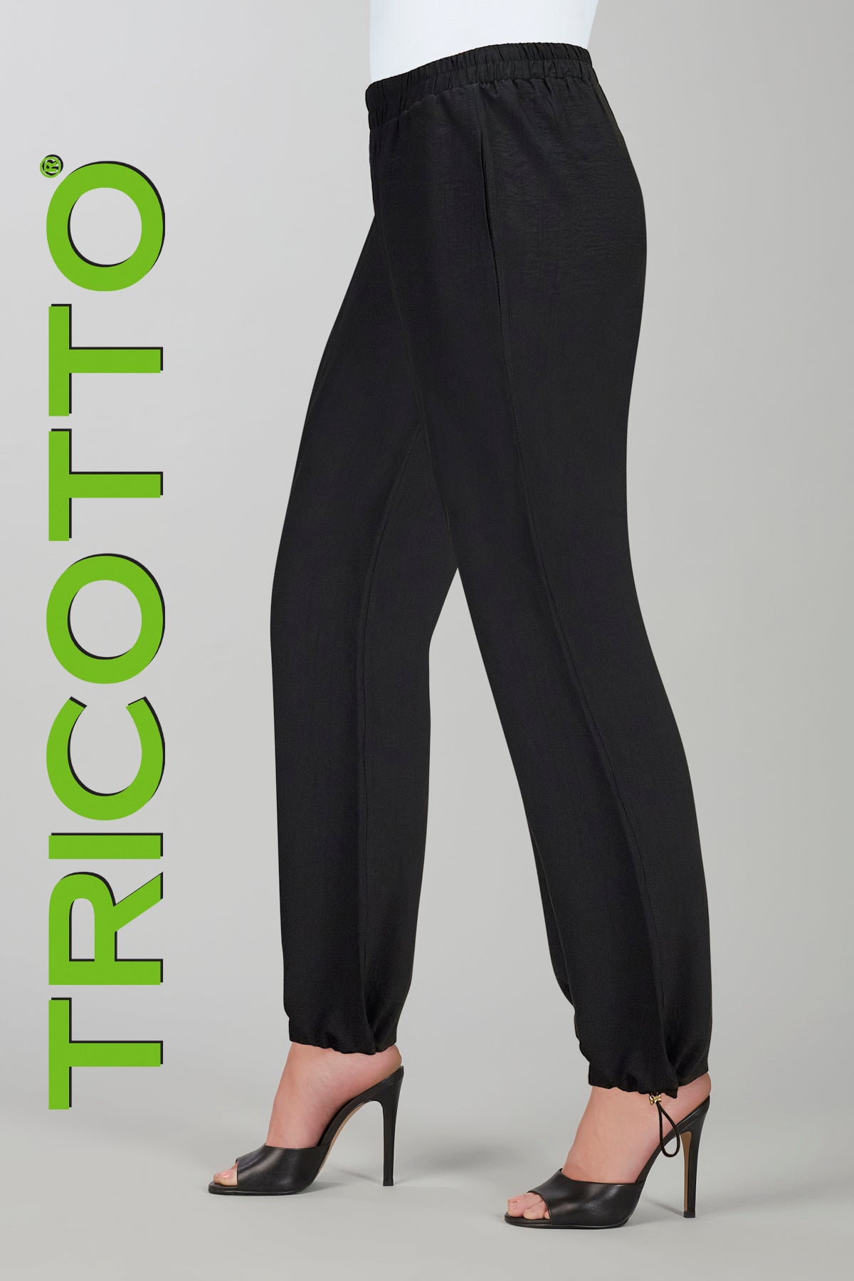 Tricotto Linen style relaxed pant with pockets and elastic waistband