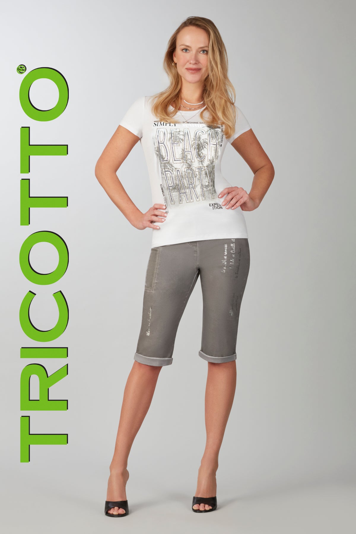 Tricotto white grey t-shirt with front sequin print detail