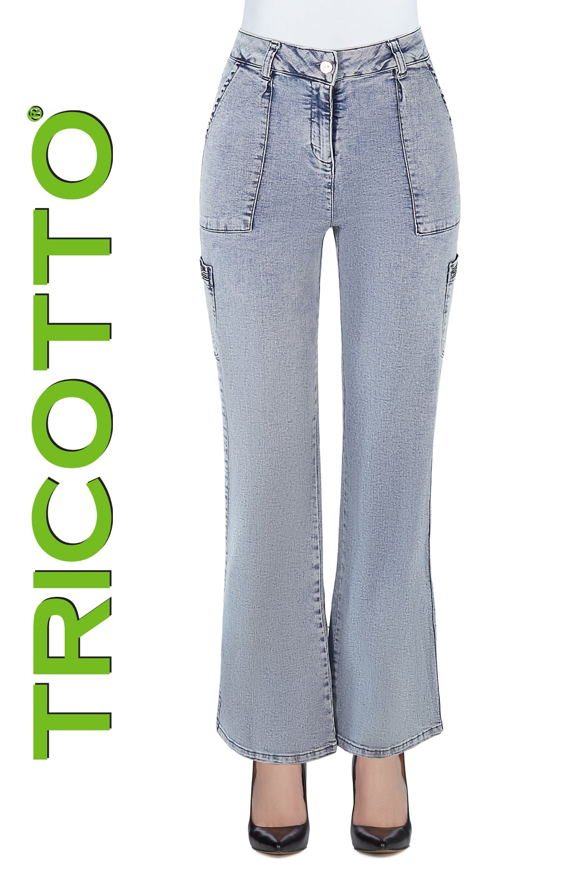 Tricotto Wide Leg Blue Jeans With side sequin and pocket detail.