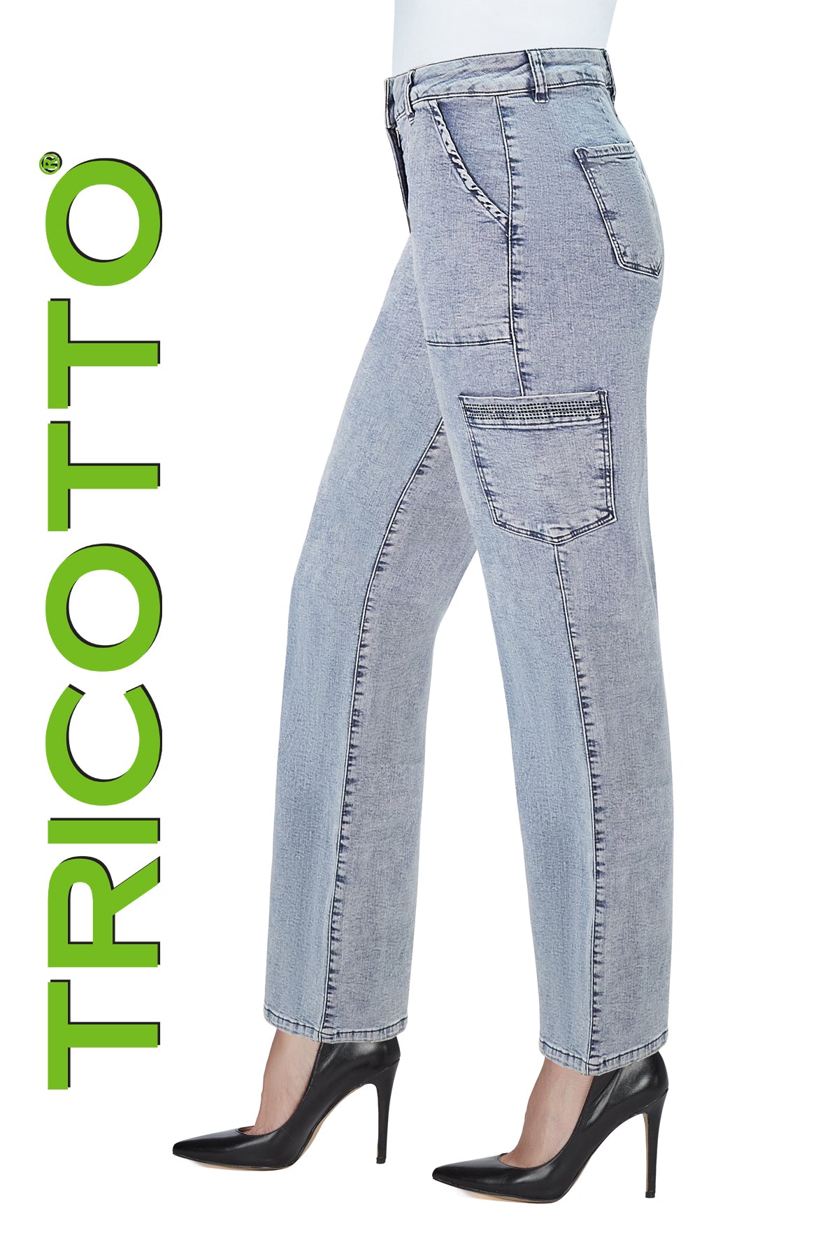 Tricotto Wide Leg Blue Jeans With side sequin and pocket detail.