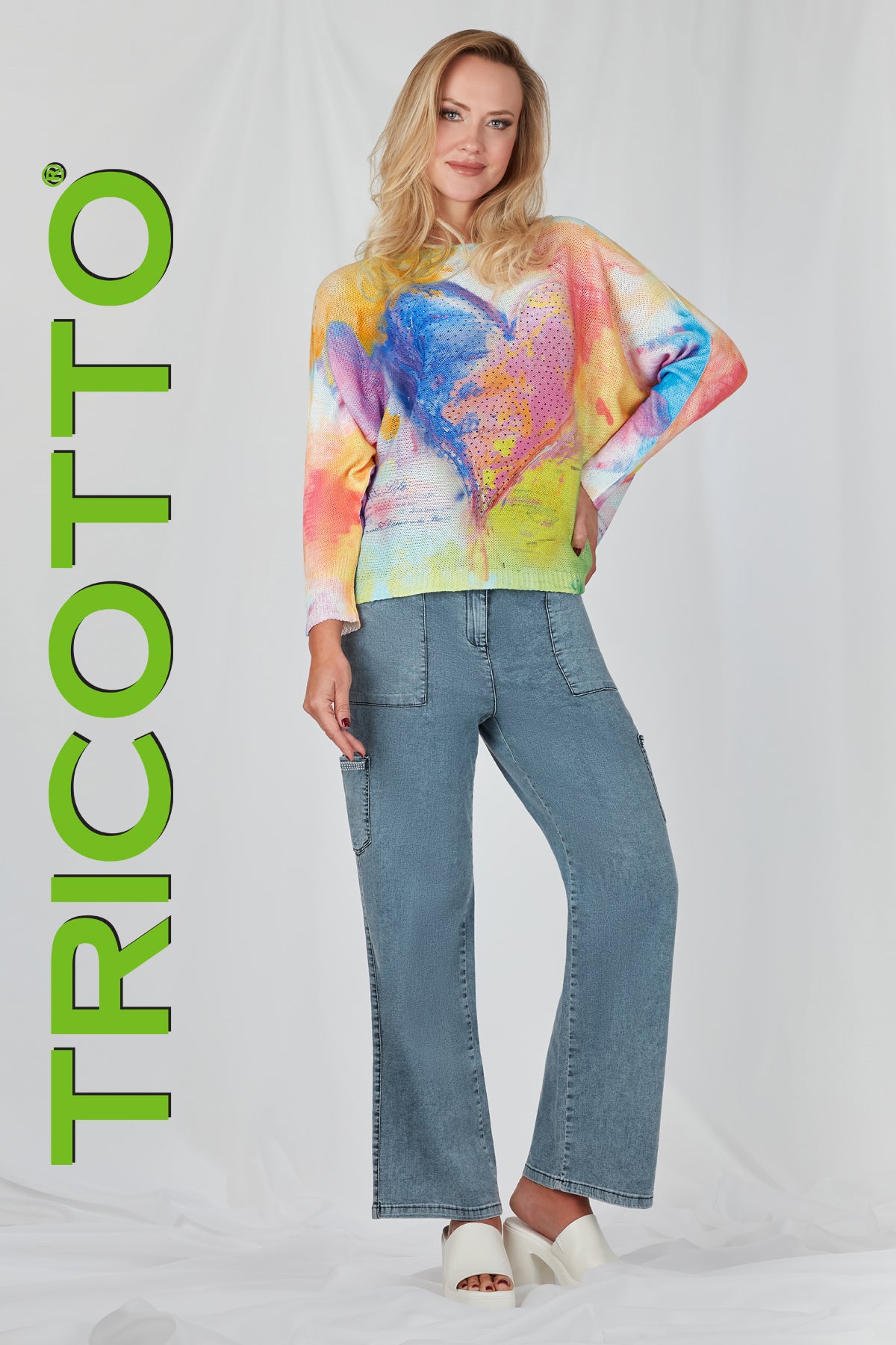 Tricotto Wide Leg Blue Jeans With side sequin and pocket detail.