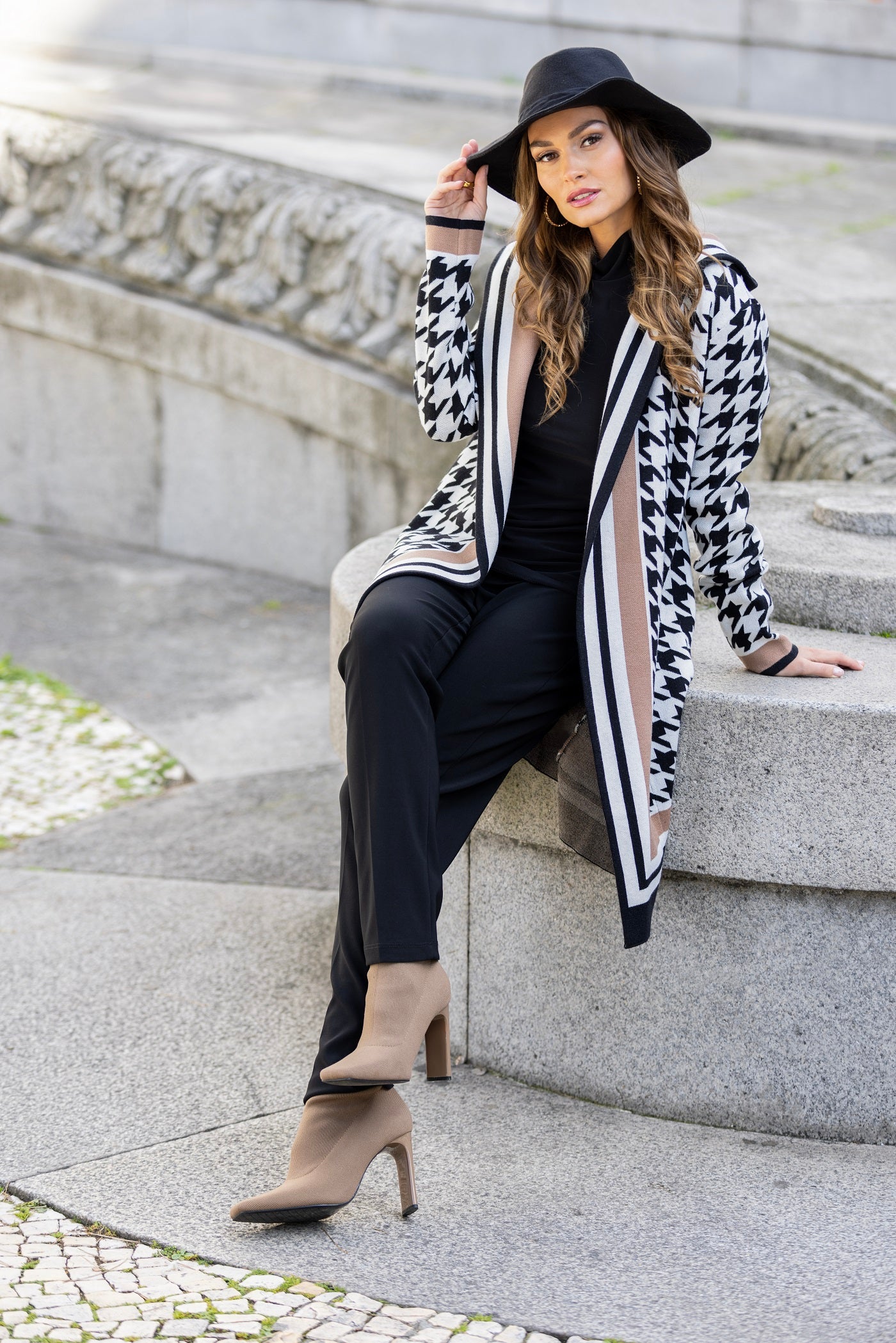 Frank Lyman Montreal Cardigan Sweater-Buy Frank Lyman Montreal Sweaters Online-Frank Lyman Montreal Online Sweaters Shop-Frank Lyman Montreal Fall 2023 Collection