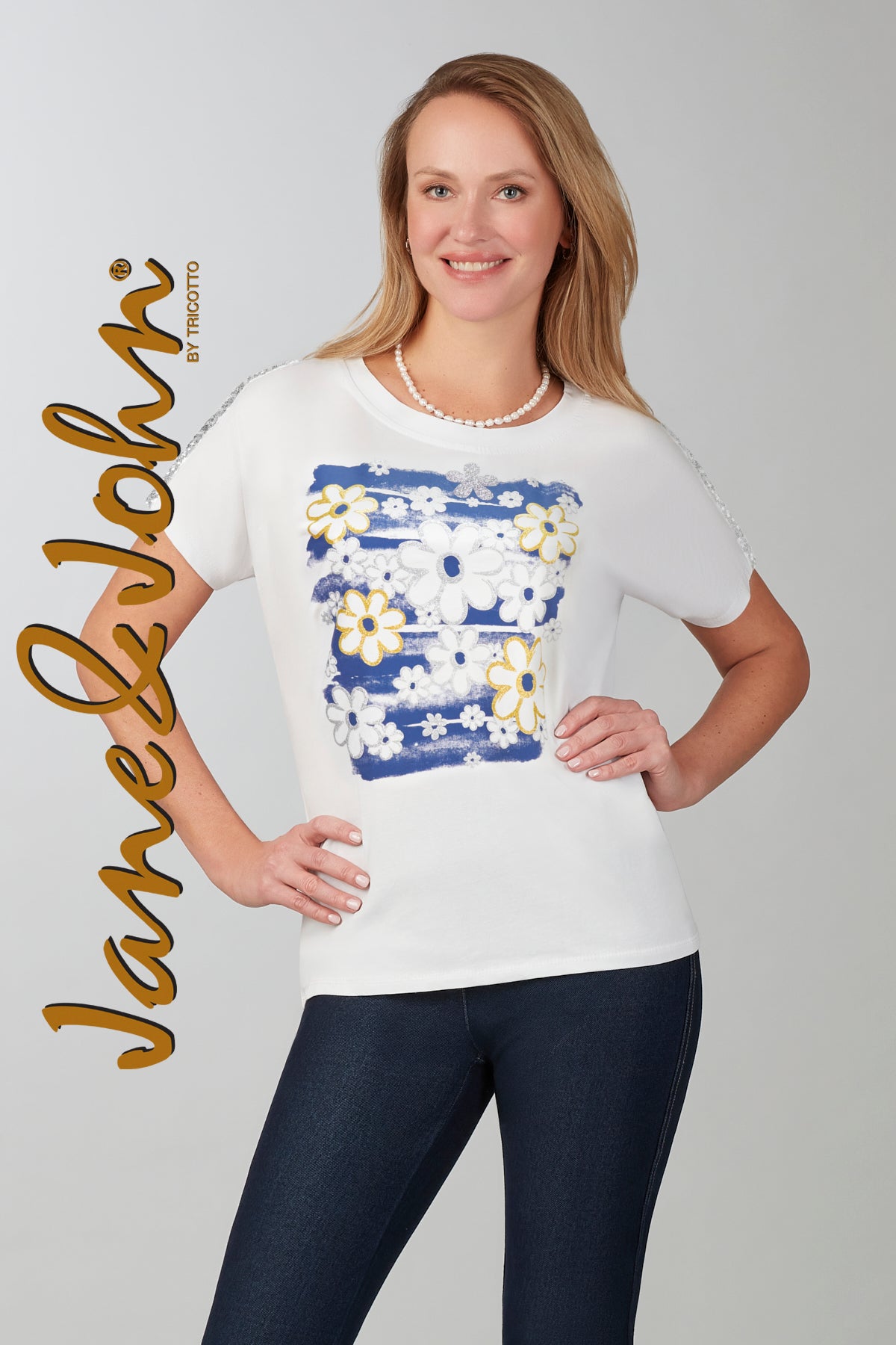 Tricotto white t-shirt with front print detail