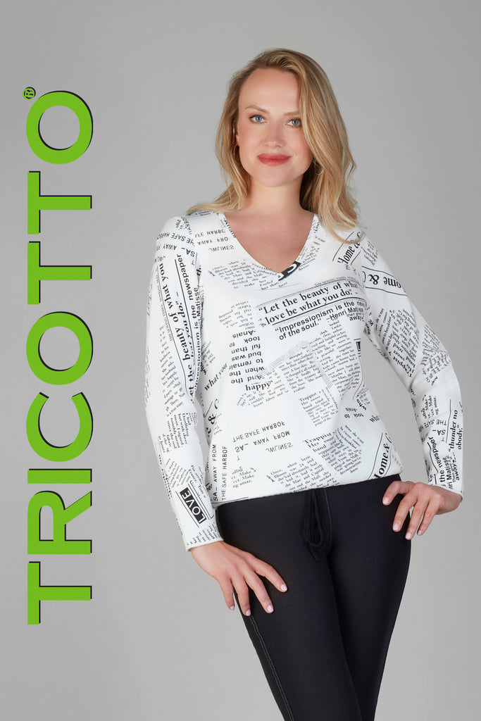 Tricotto White-black sweater with front sequin fashion print detail