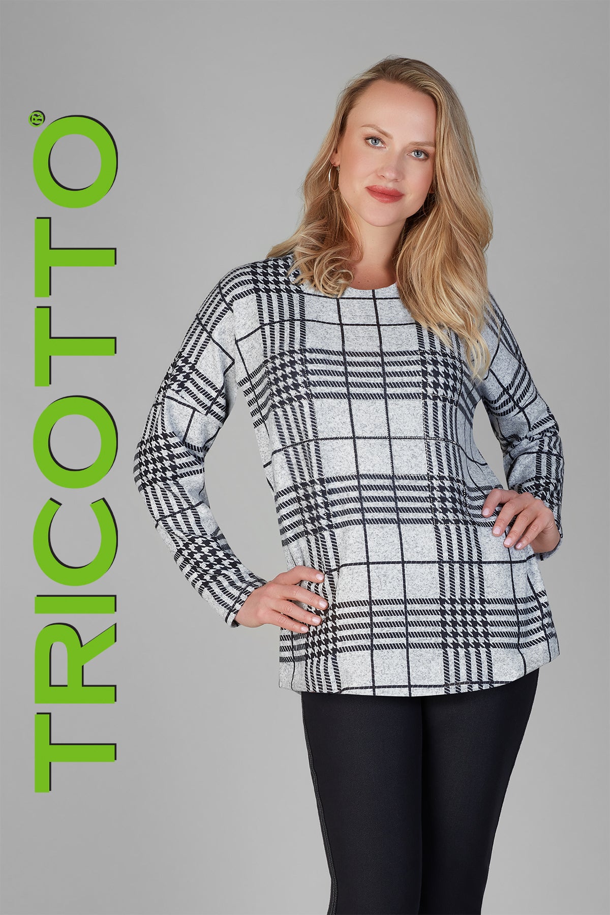 Tricotto Textured knit sweater with pockets and sequin print detail