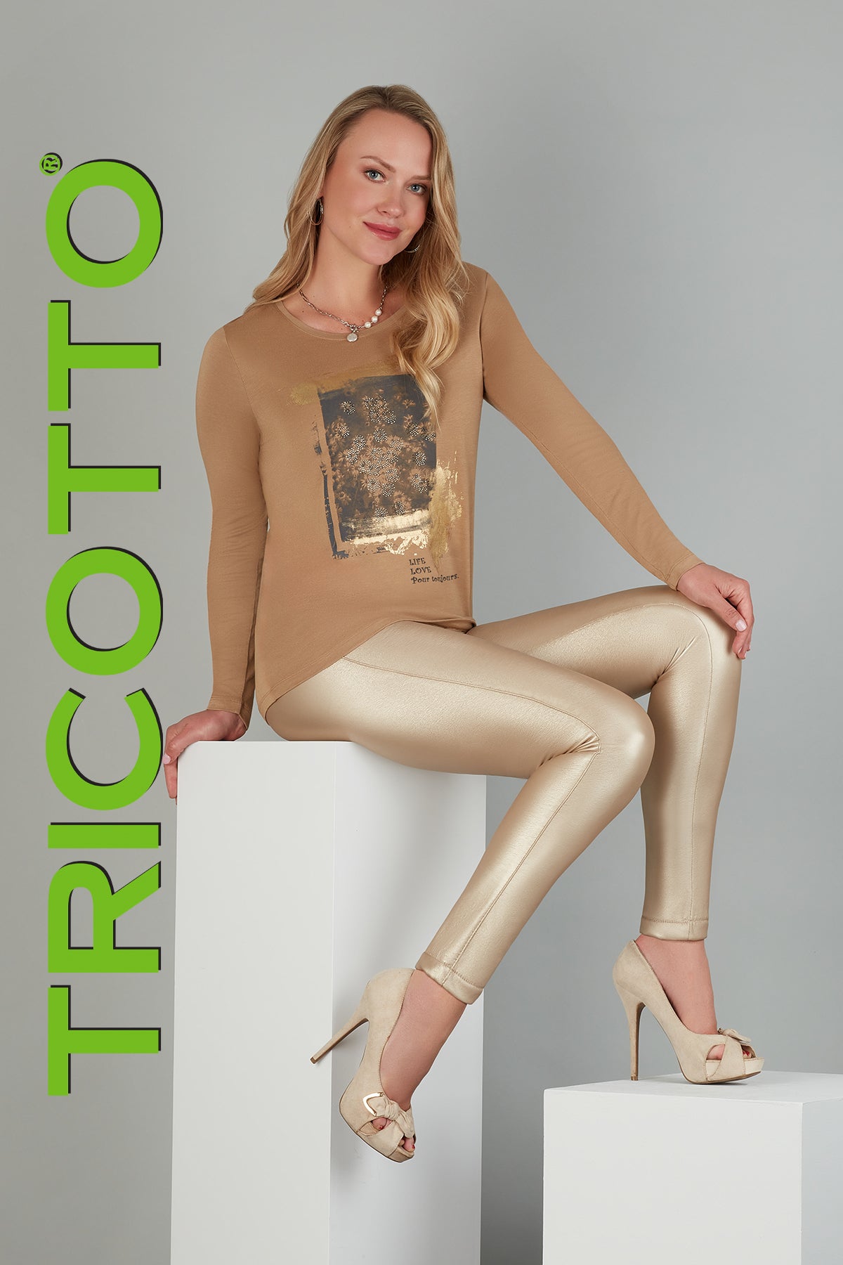 Tricotto Textured knit gold sweater with fashion print on front