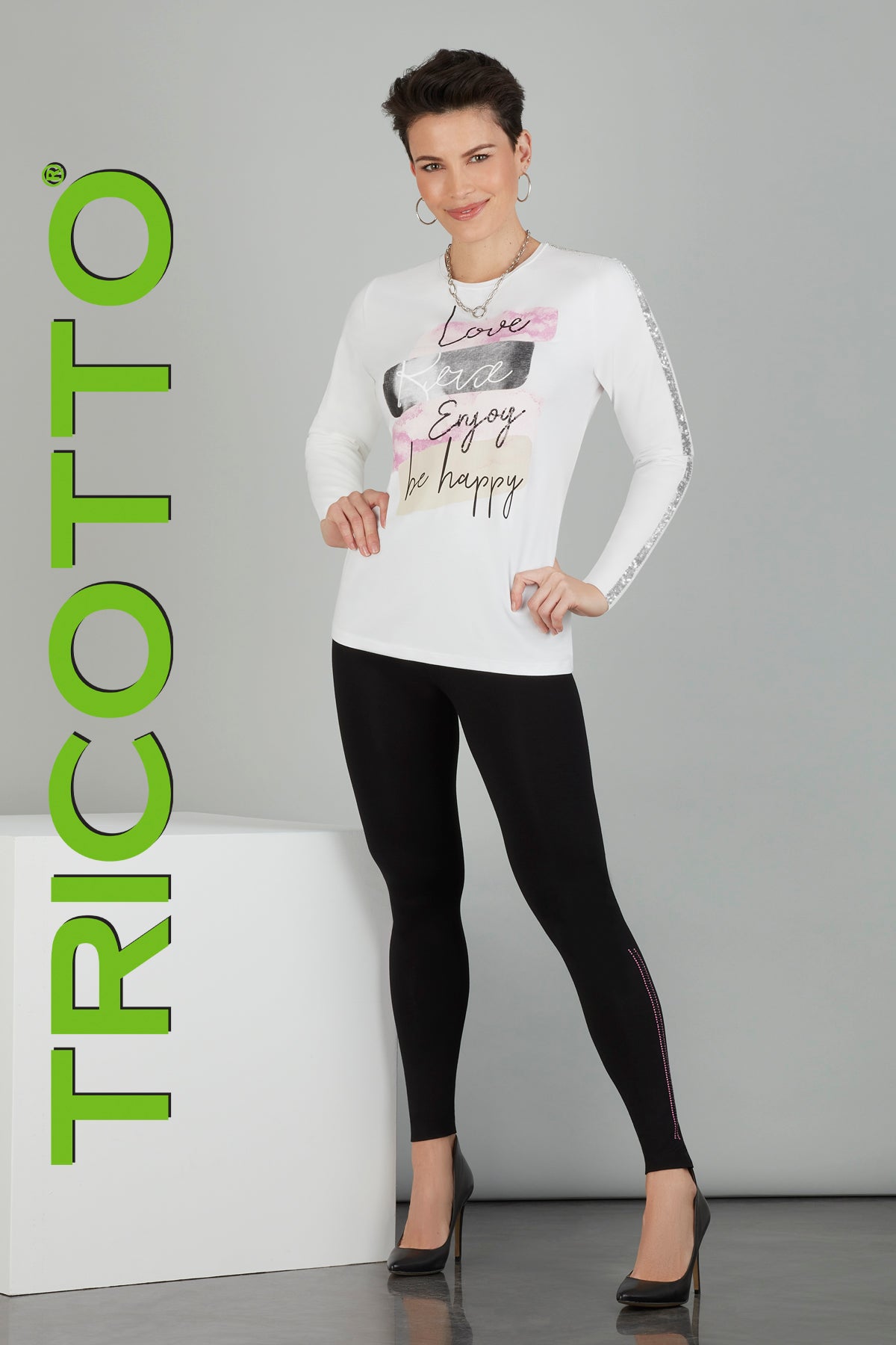 Tricotto Long sleeve off white pink t-shirt with sequin fashion print detail