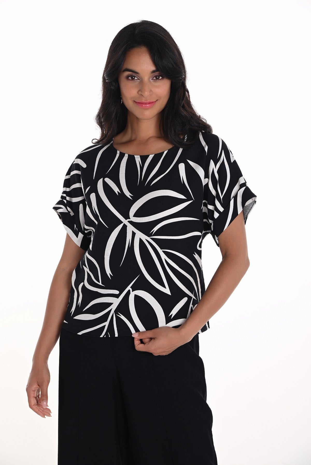 Frank Lyman Woven knit top in black white print