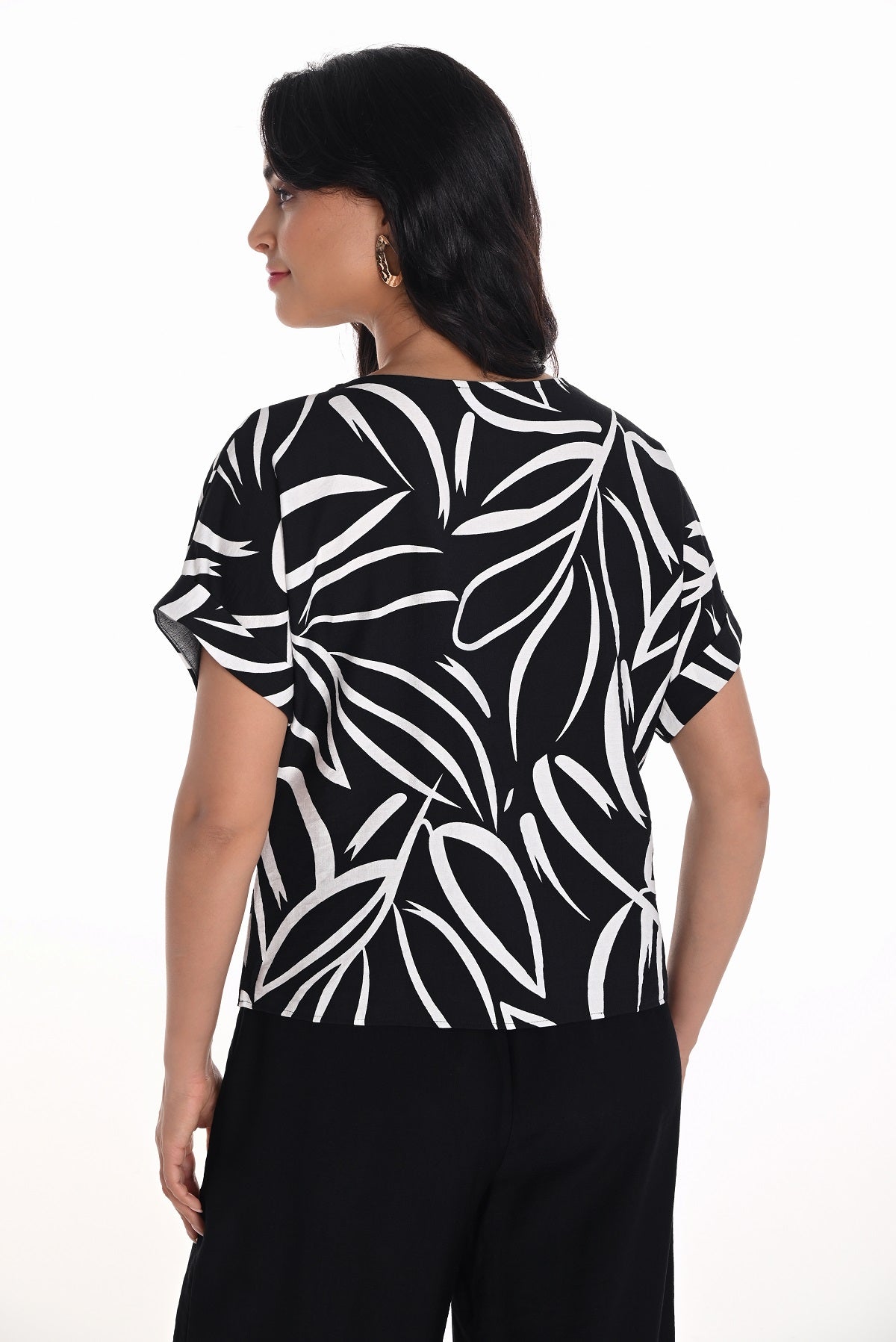 Frank Lyman Woven knit top in black white print