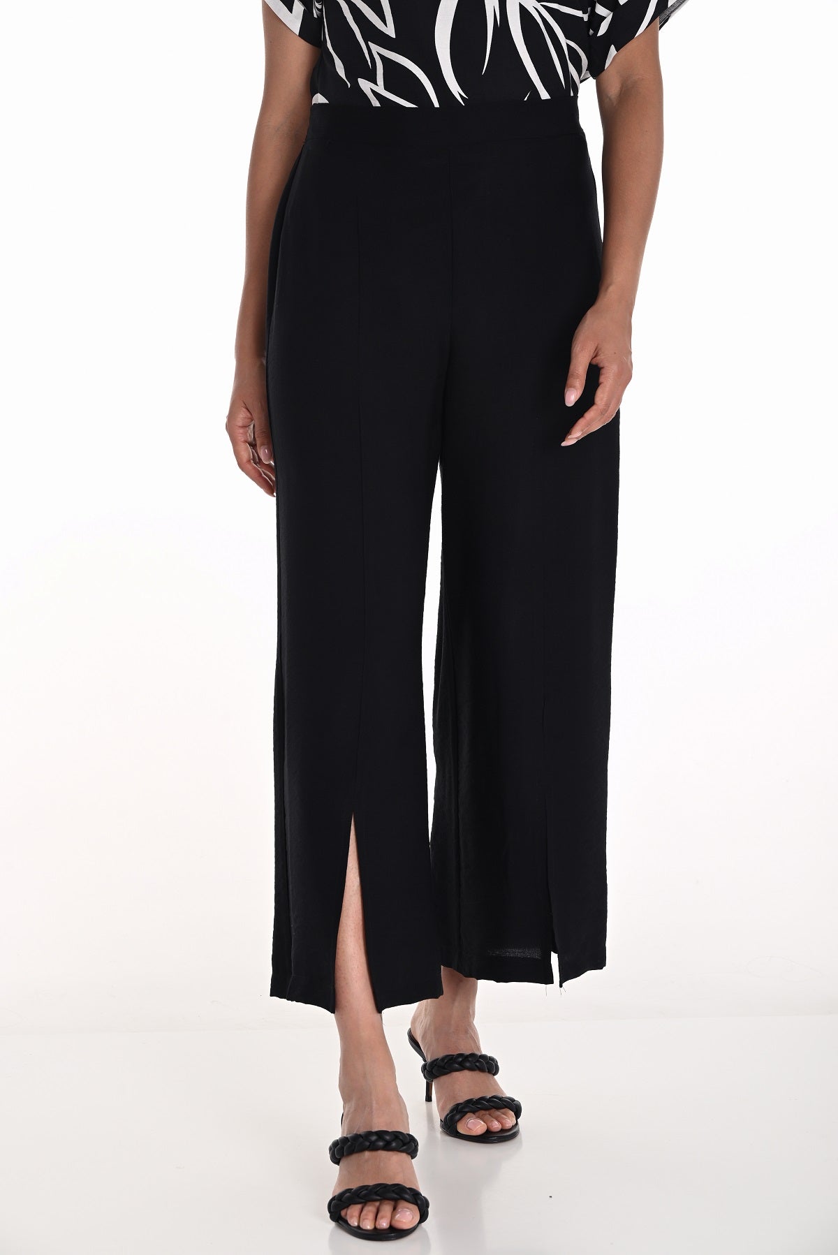 Frank Lyman Black Woven knit pull on wide leg crop pant