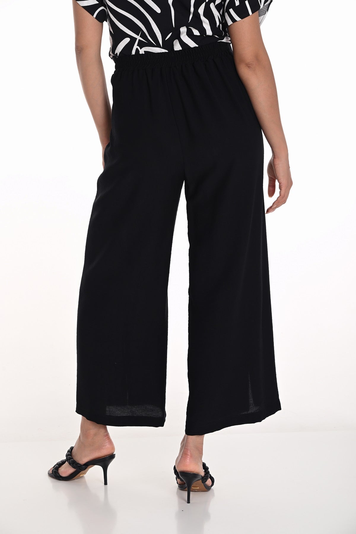 Frank Lyman Black Woven knit pull on wide leg crop pant