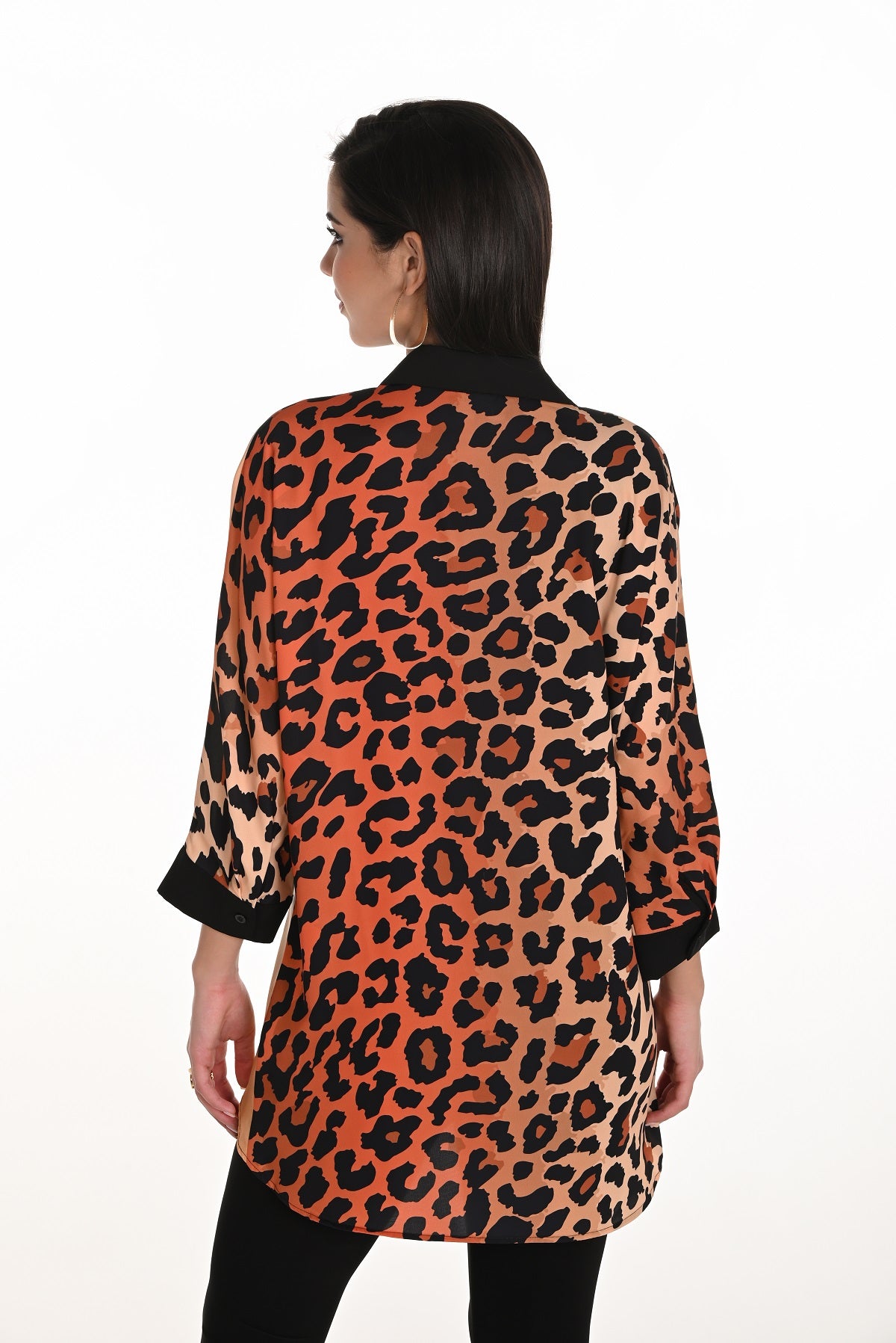 Frank Lyman Montreal Leopard print sequin polyester blouse.