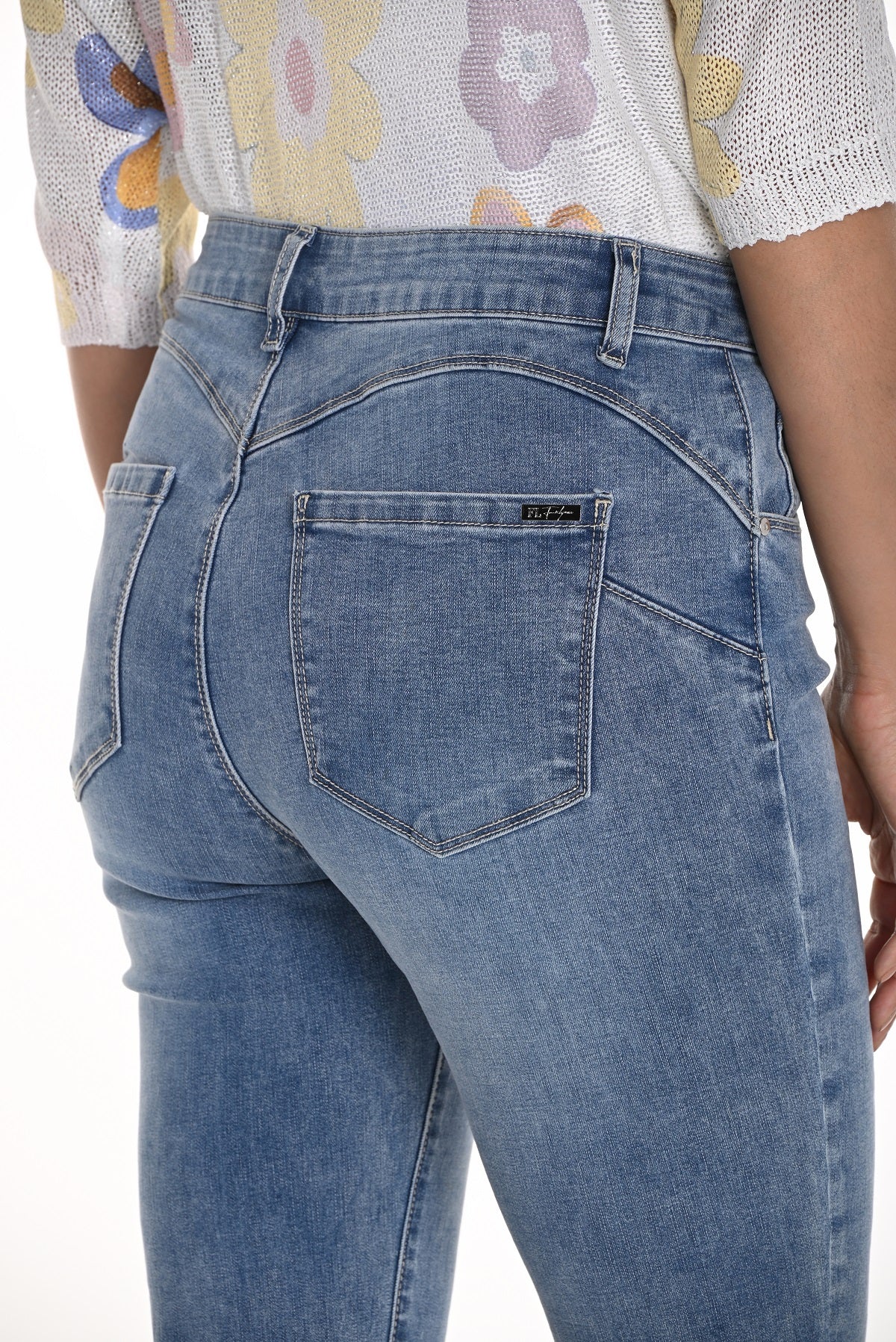 Frank Lyman high rise Crop 5 pocket jeans with sequin hem detail