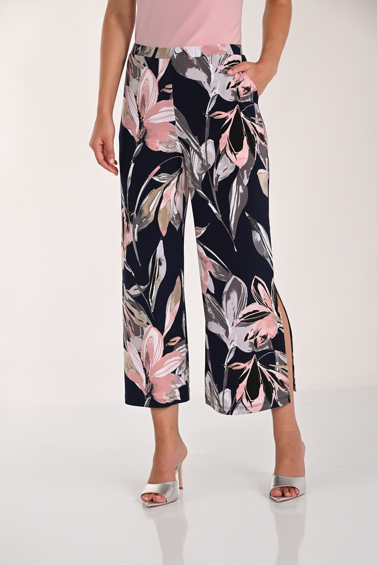 Silky Knit Made In Canada Floral Cropped Pant. Frank Lyman Style 261135