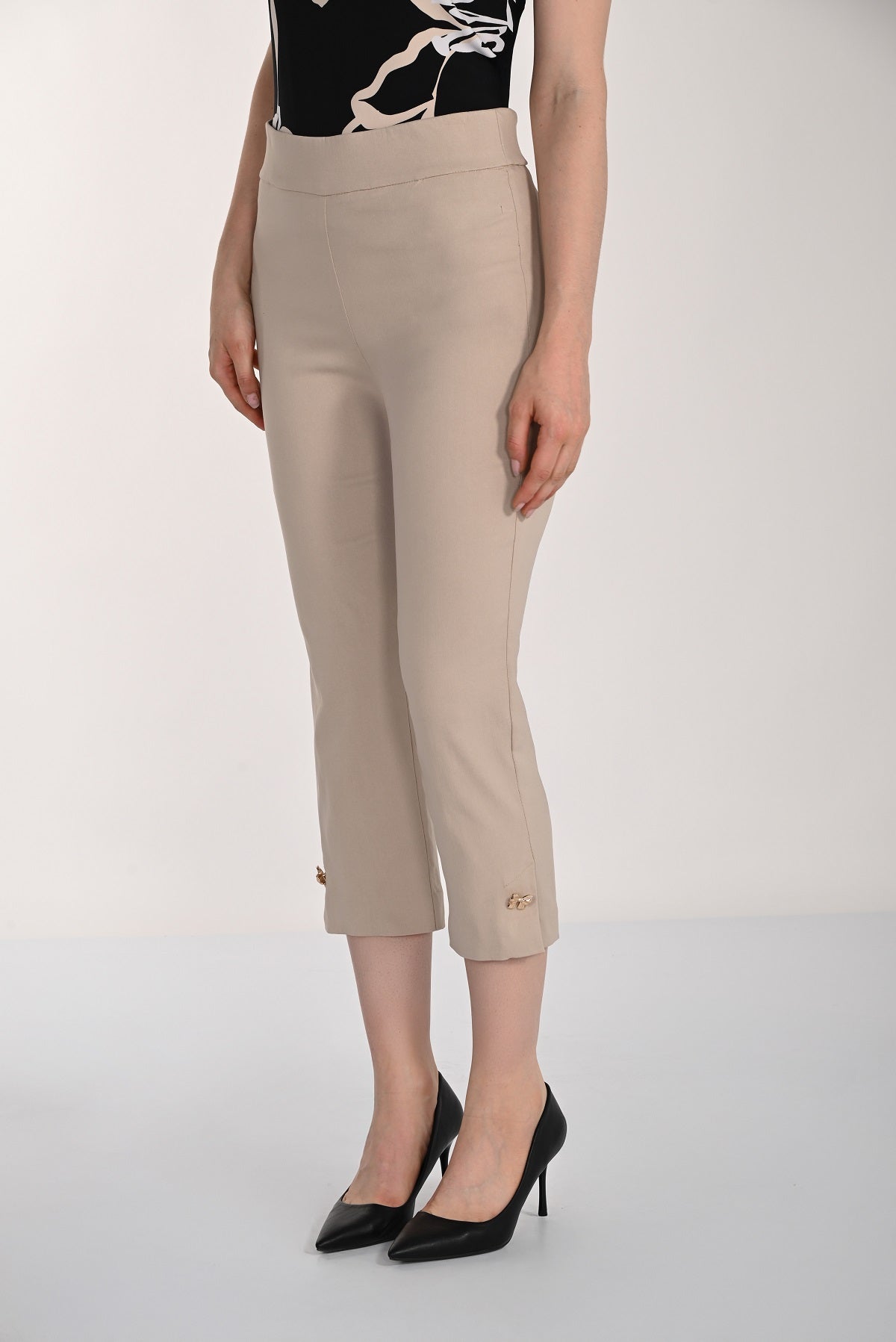 Stretch Twill Pull On Crop Pant. Frank Lyman Style 261271