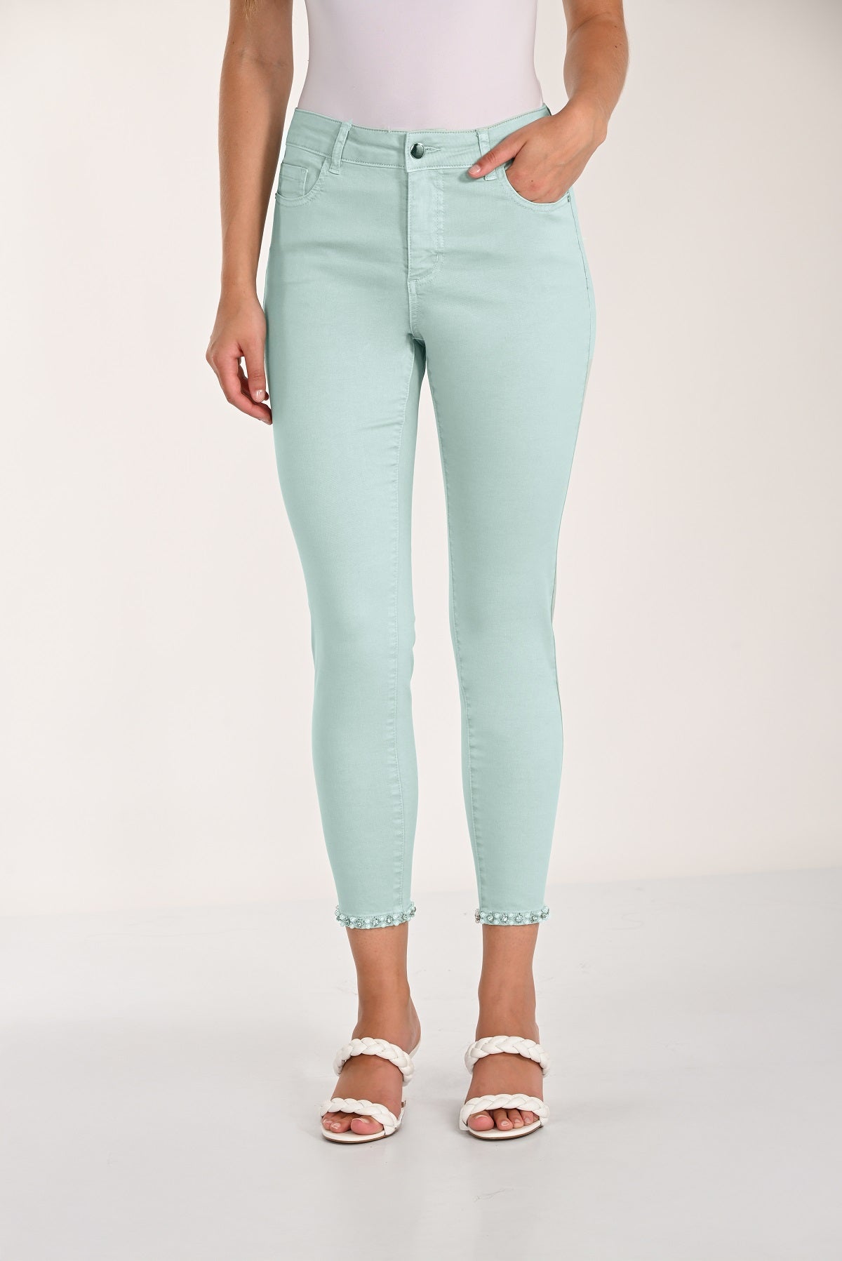 Slim silhouette Jeans With Pearl and Crystal Detail. Frank Lyman 261661