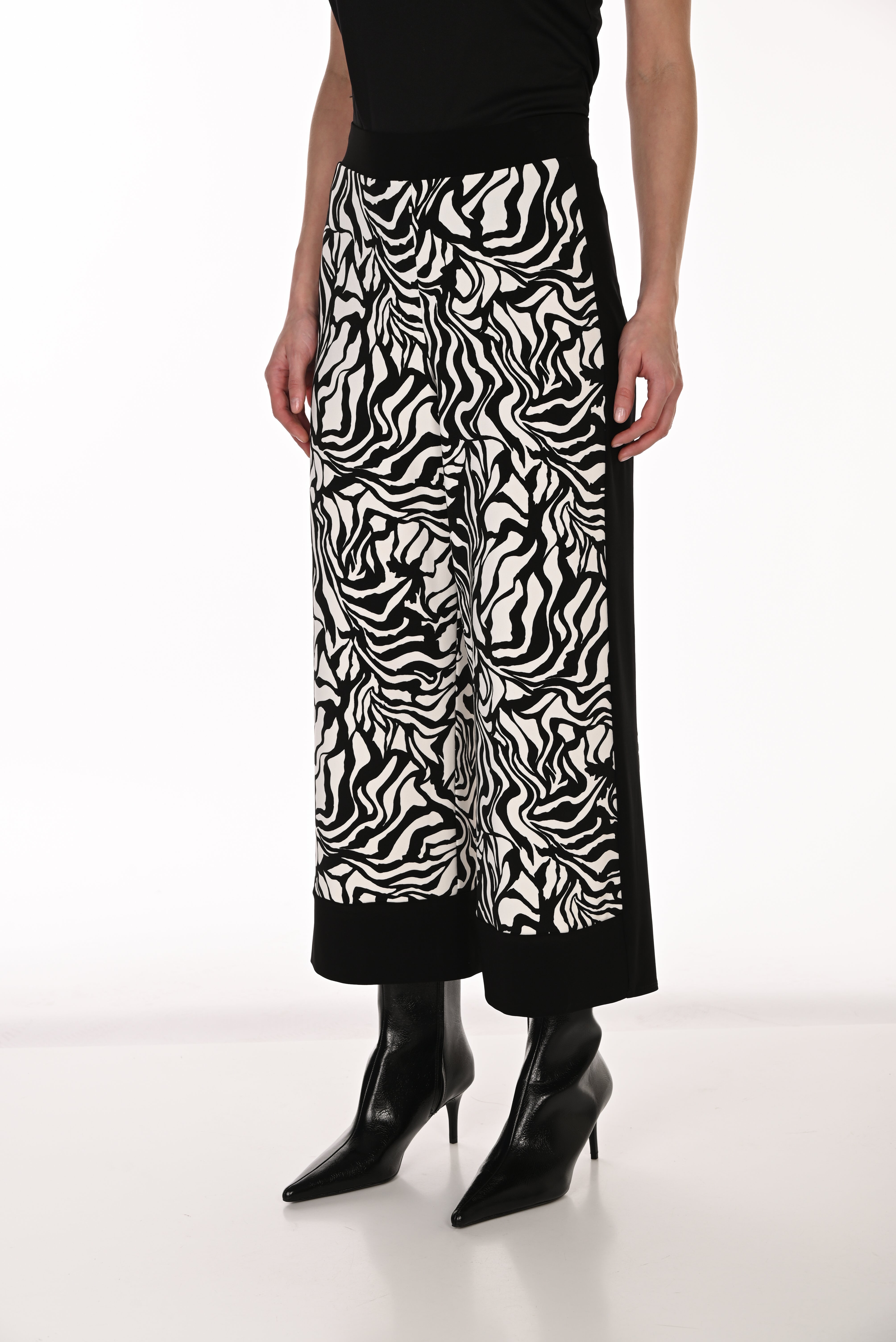 Made In Canada All Season Silky Knit Crop Pant. Frank Lyman 263175