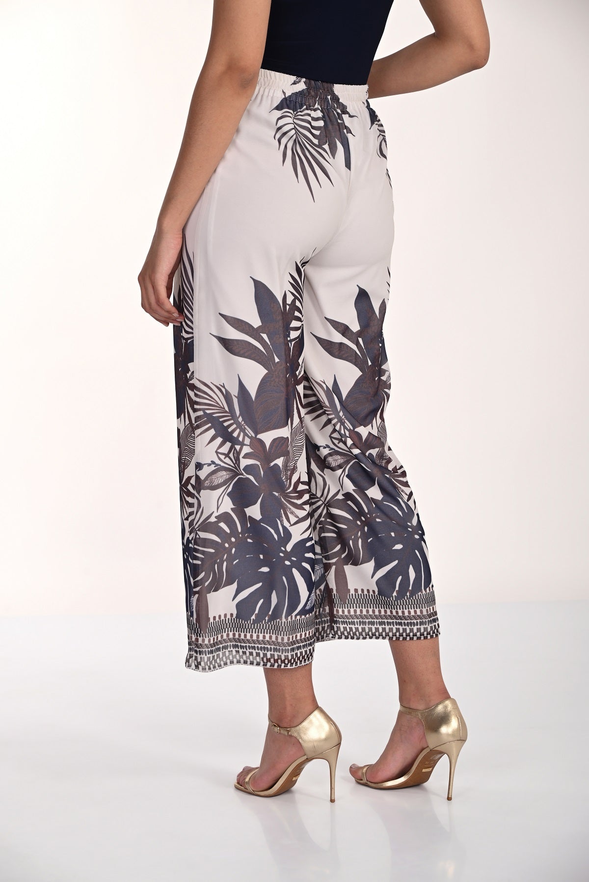 Lined pull on crop pant in earth tone print