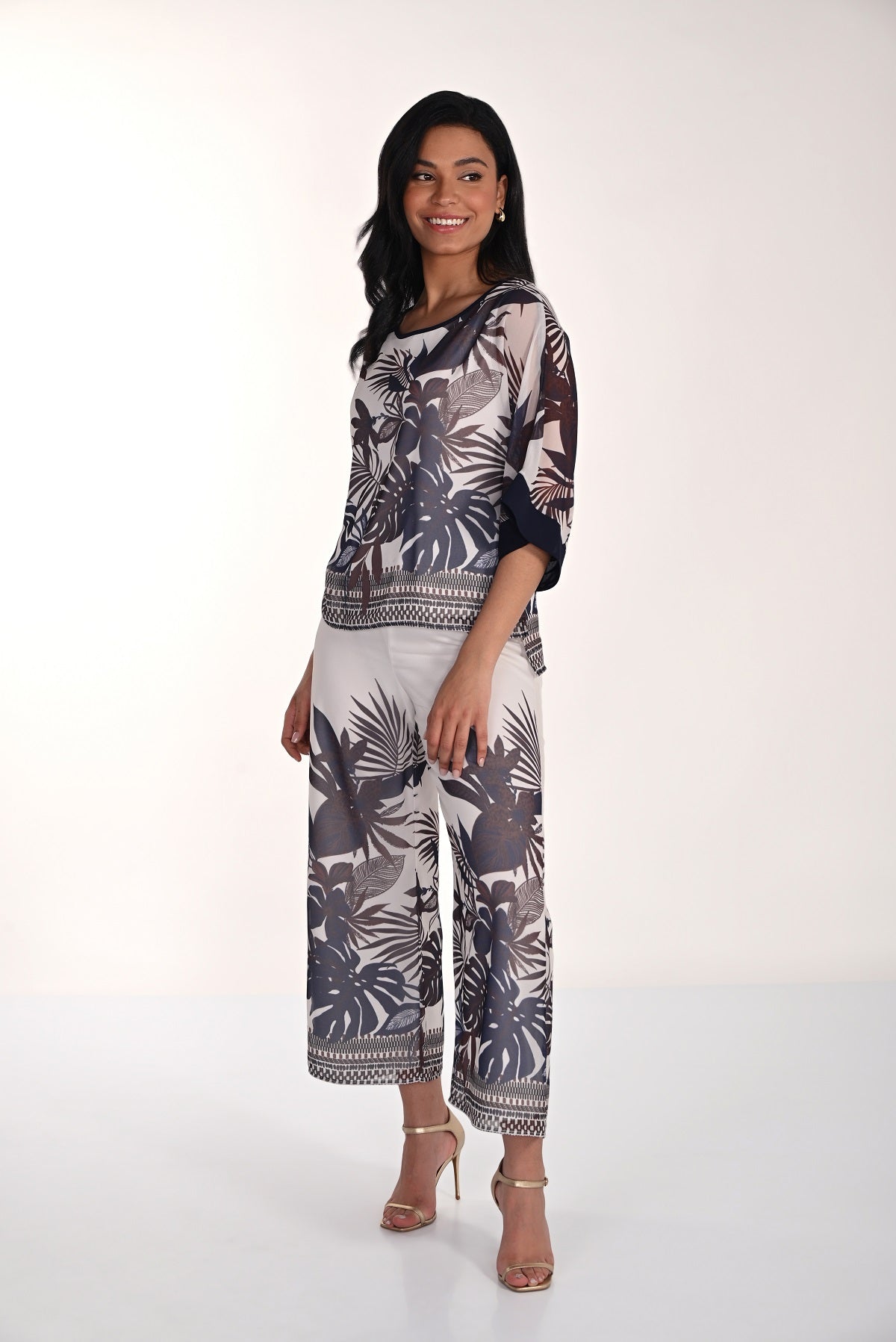Lined pull on crop pant in earth tone print