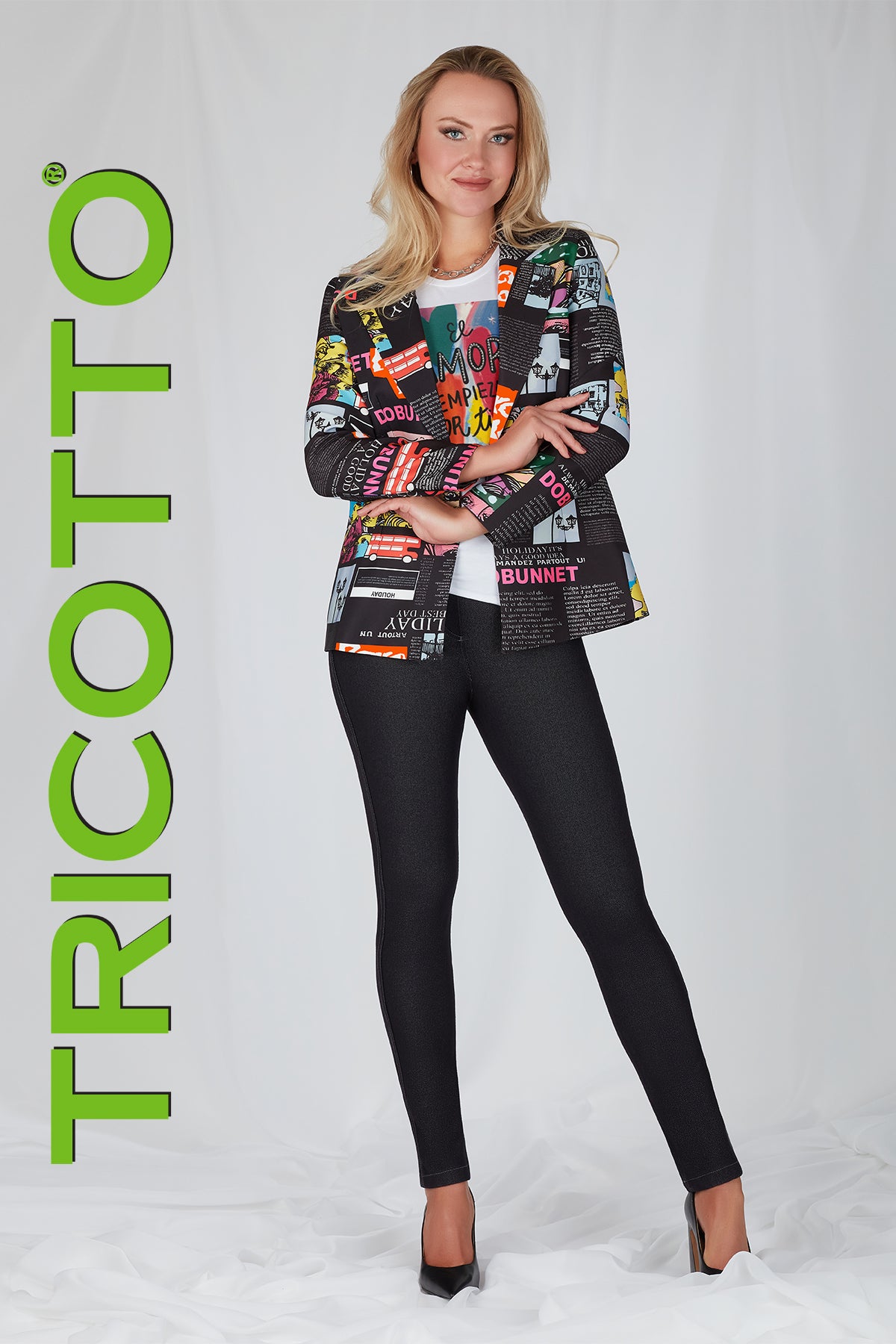 Tricotto Black multi print blazer with button front