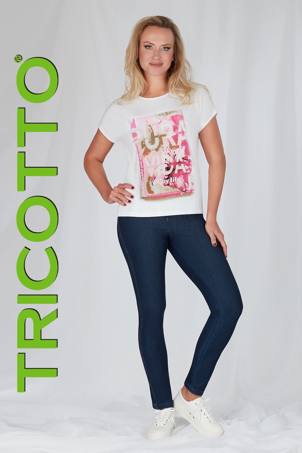 Tricotto White-Pink T-shirt With Sequin Fashion Print On Front