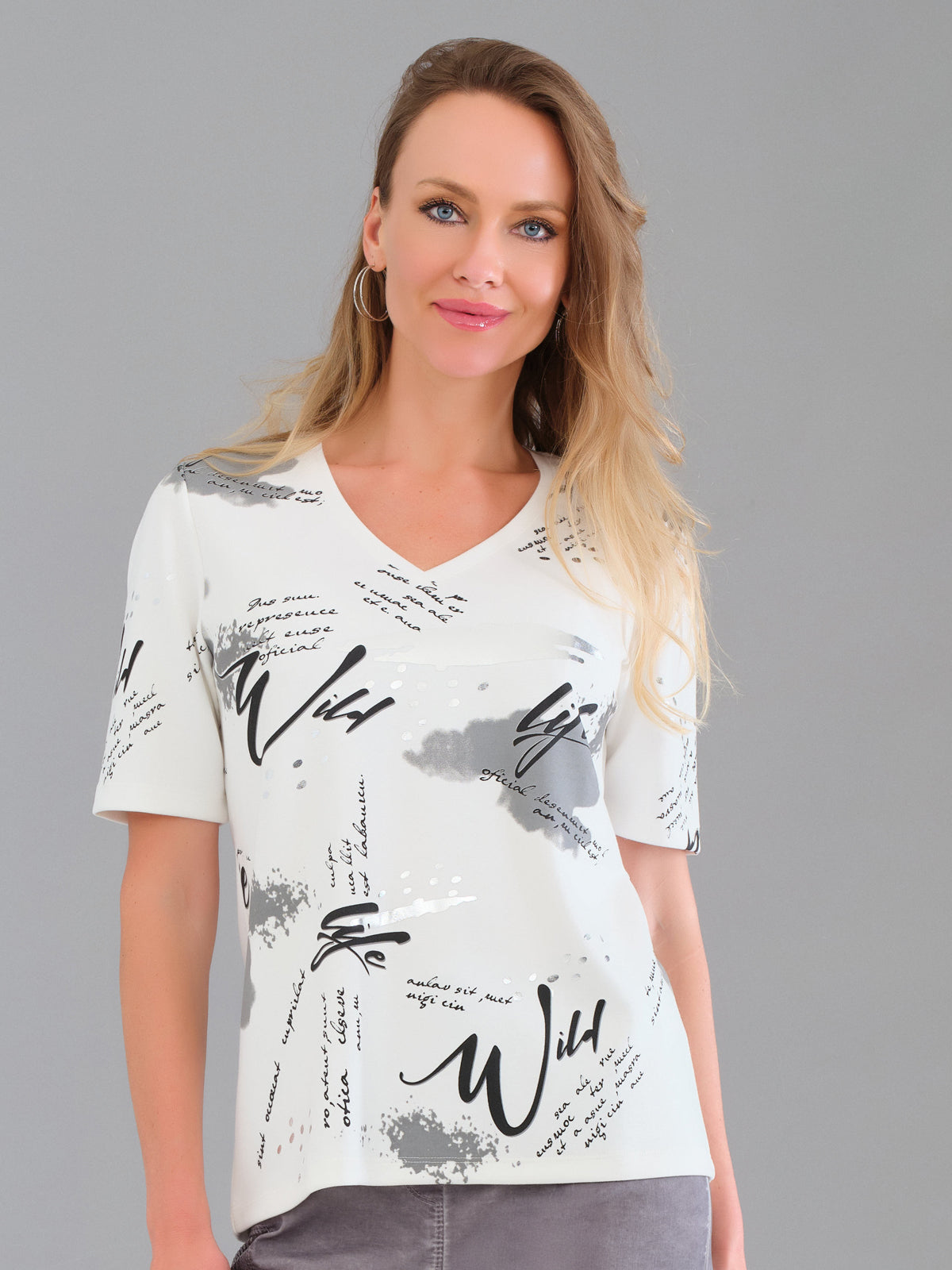 Textured short sleeve black white sweater