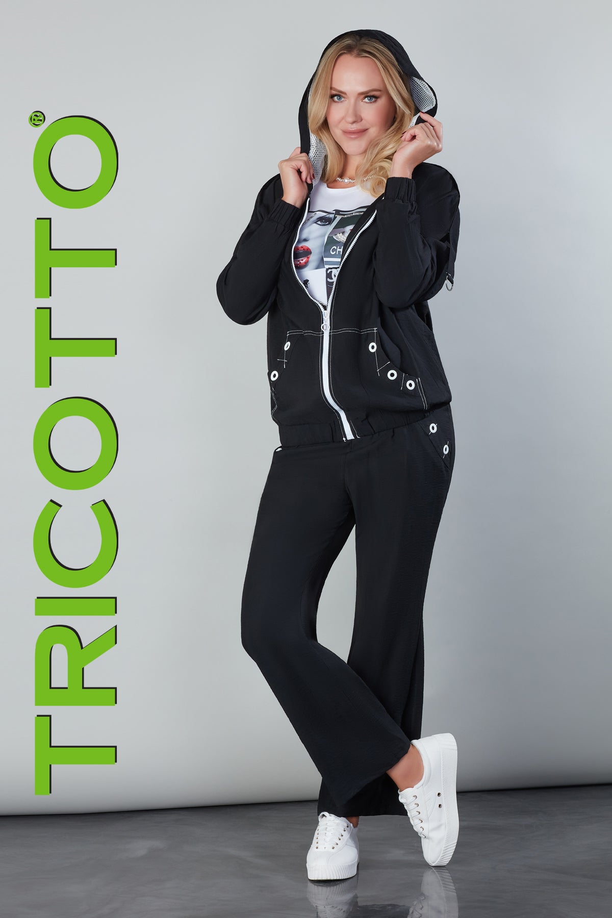 Tricotto casual black white knit hoodie jacket with mesh hood detail