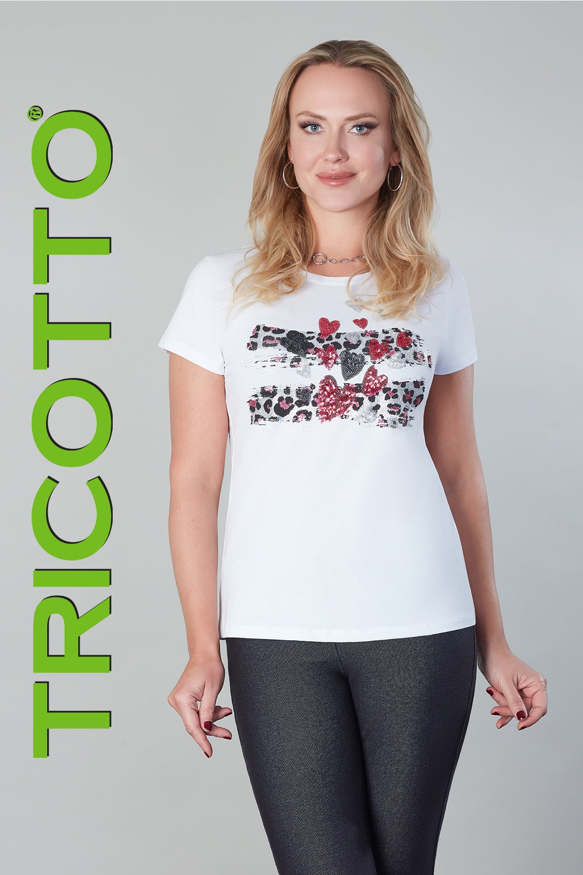 Tricotto White T-shirt with front heart sequin detail  in black pink