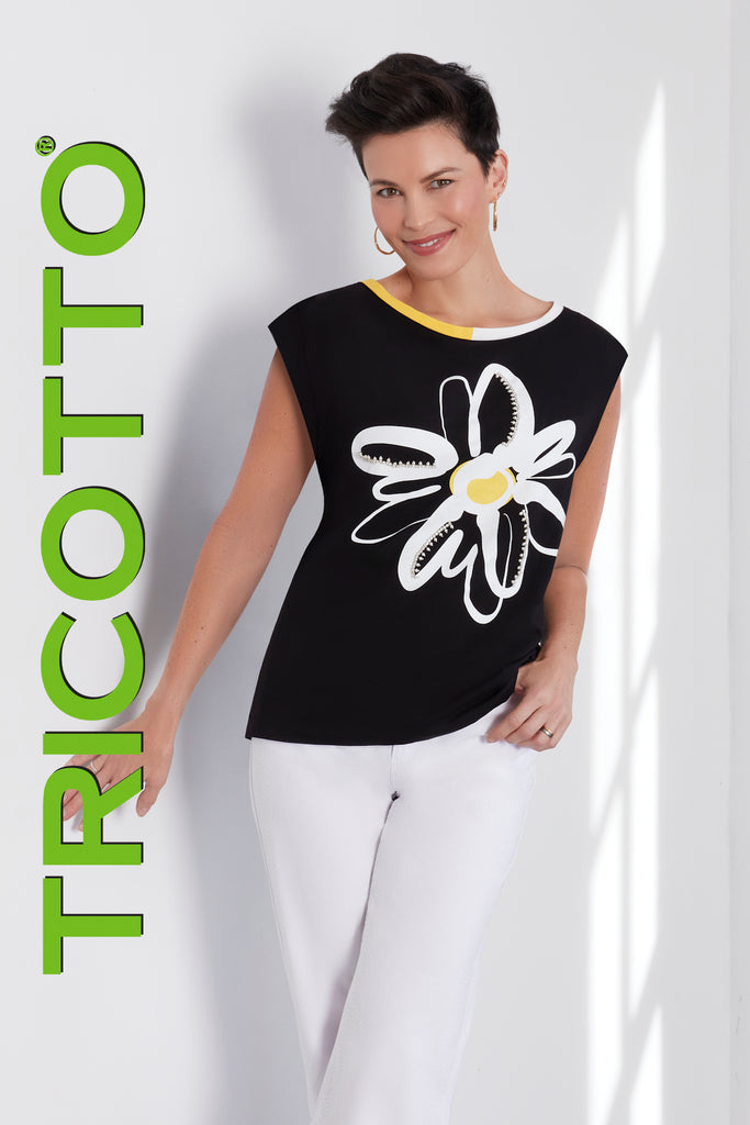 Tricotto Short Black t-shirt with front sequin print detail