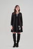 Robe noire remarquable avec détails irisés. Tricotto 96075
