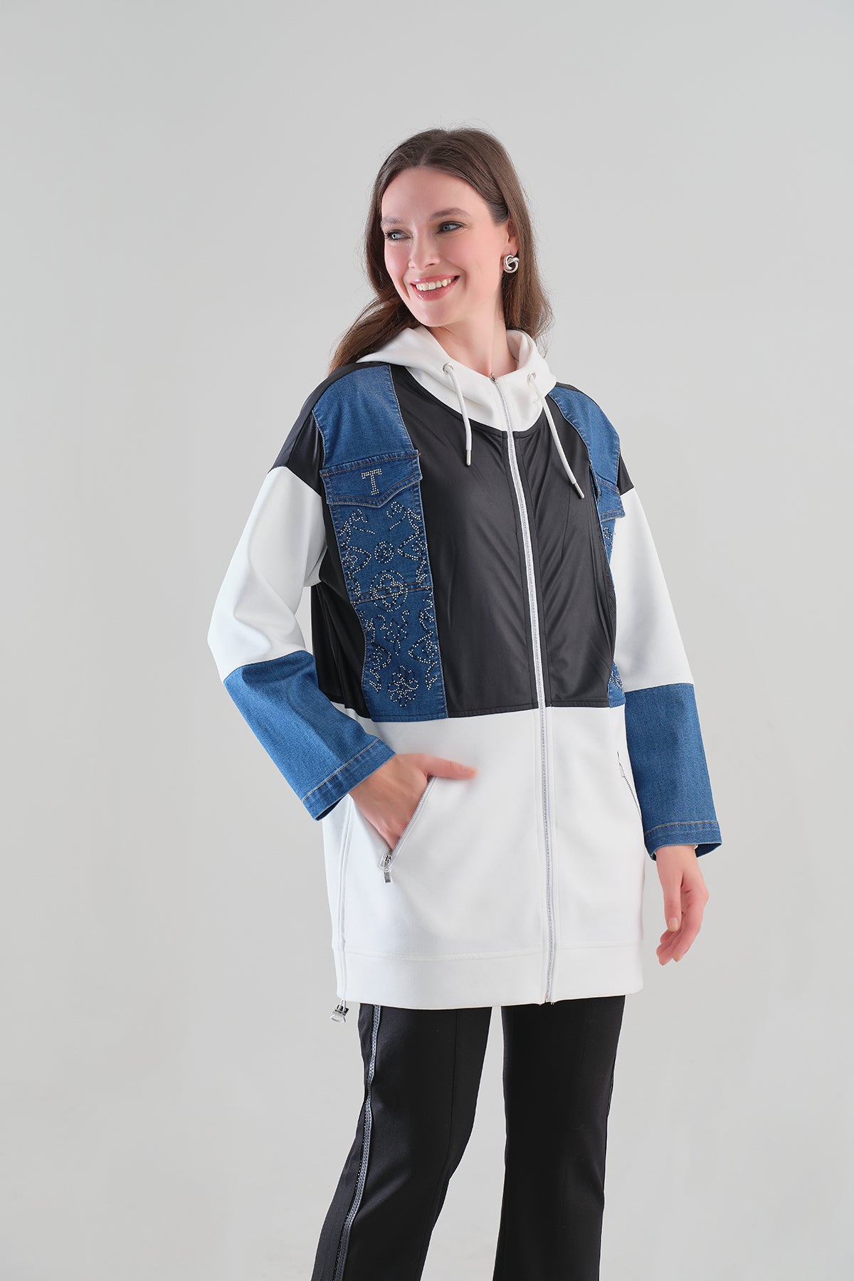 Veste mode en tricot texturé avec détail de sequins sur le devant. Tricotto 96119