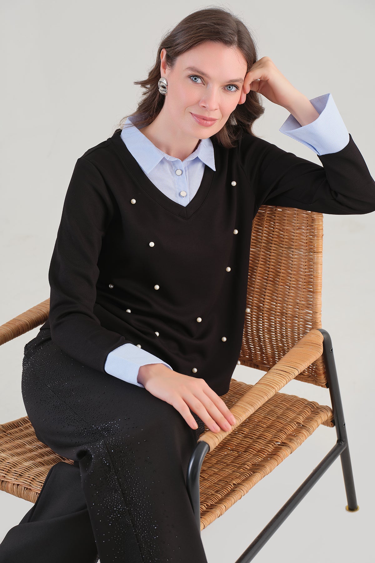 Fashionable Fooler Top With Front Pearl Detail. Tricotto 96128