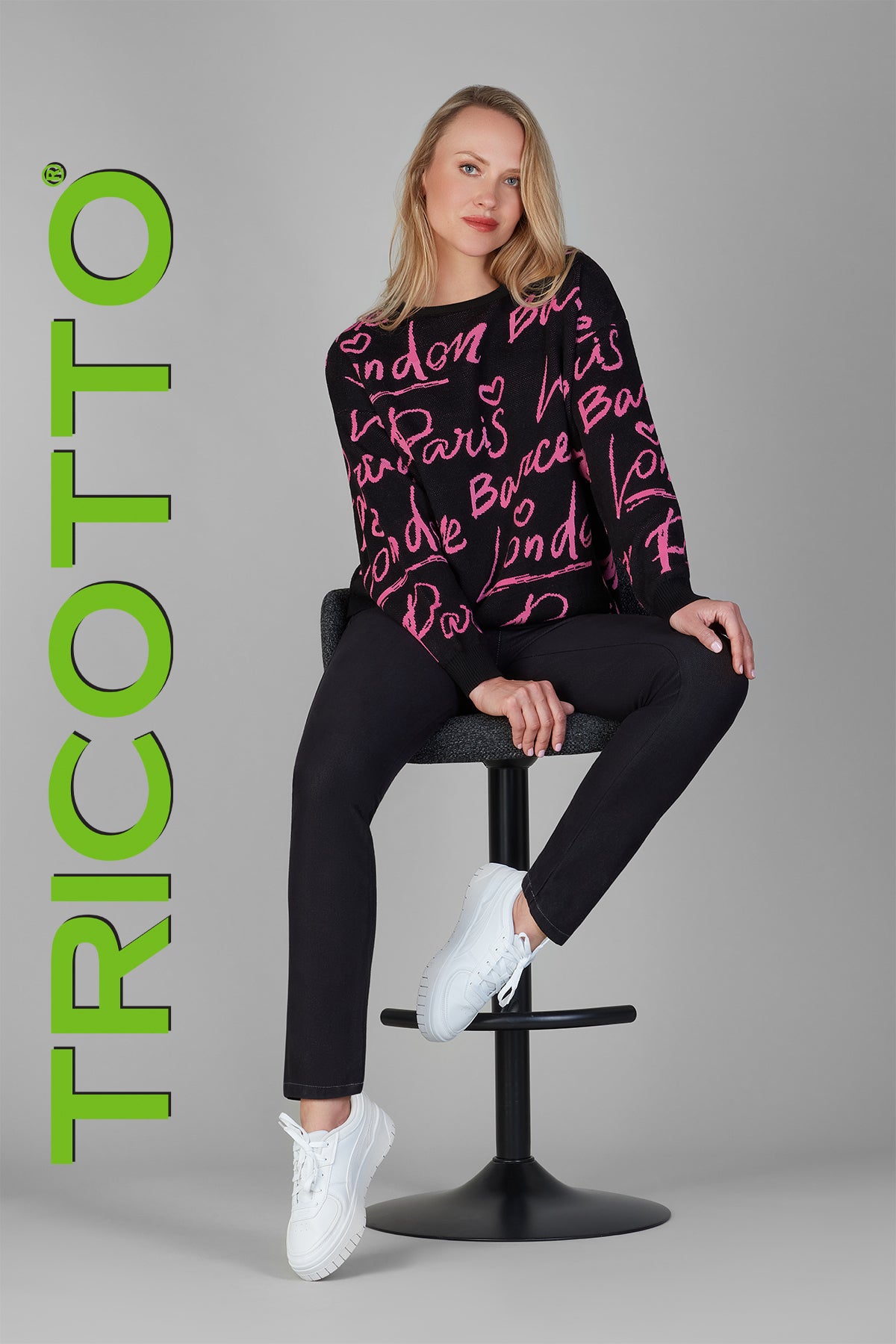 Tricotto Black-fuchsia tunic sweater with print detail on front and back