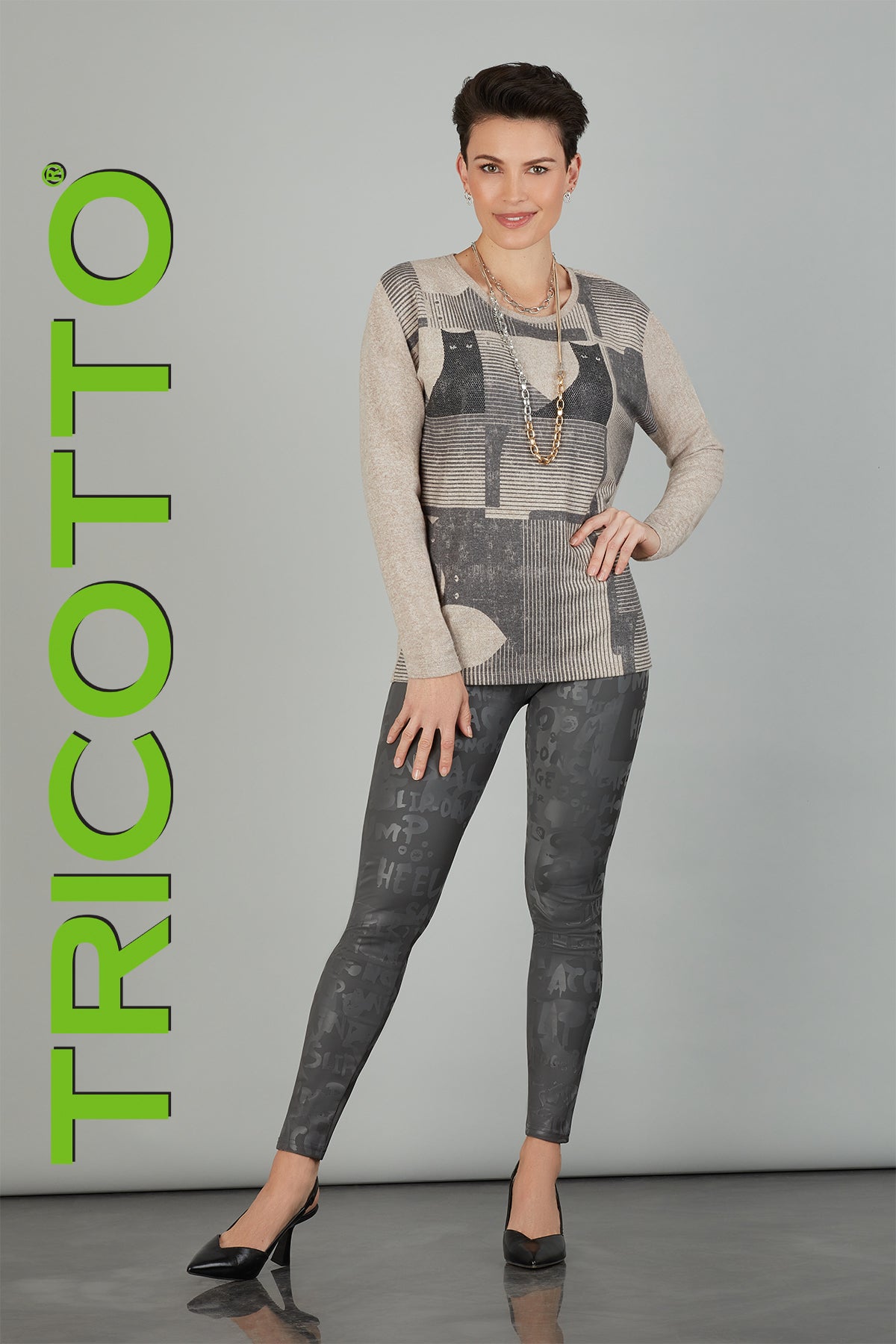 Tricotto Beige sweater with front sequin print detail